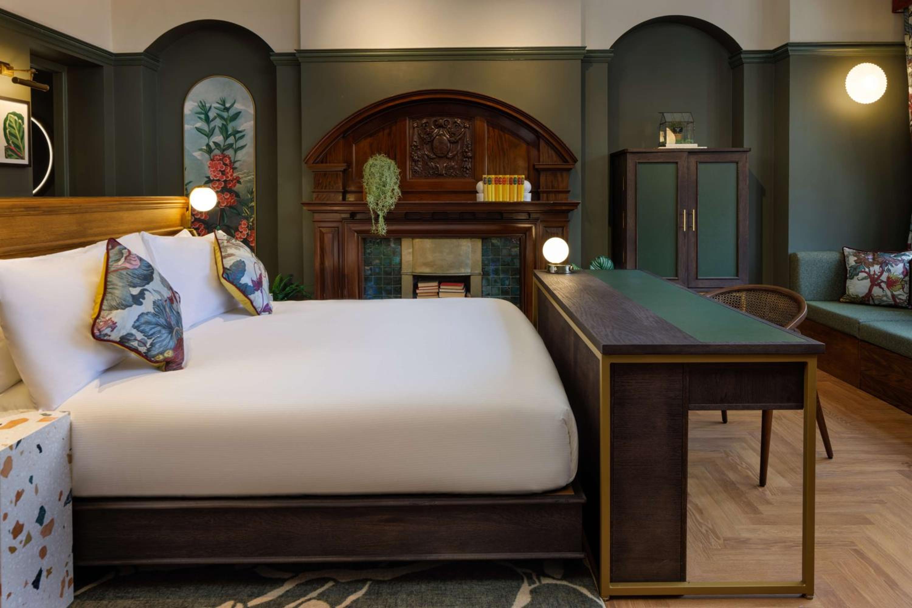 Heritage King Suite