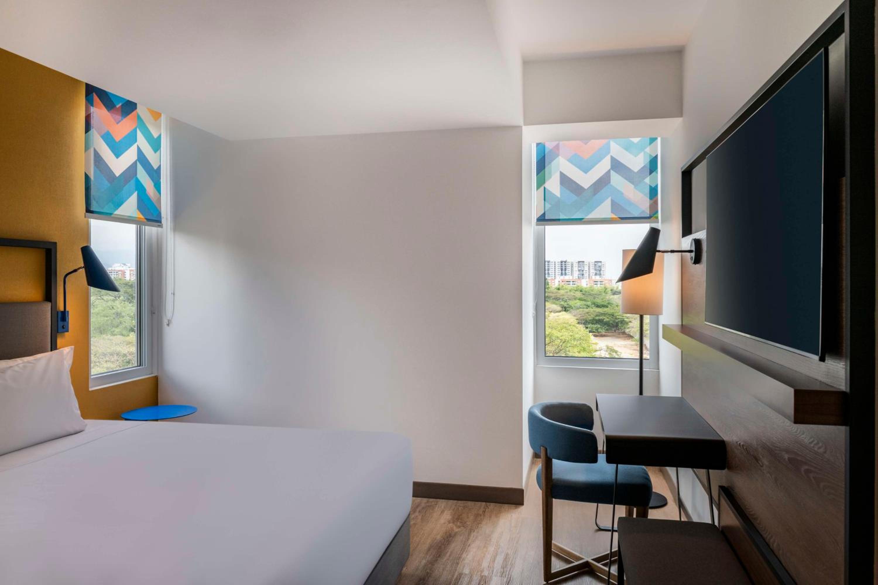 Queen Room with Roll-In Shower - Mobility Access