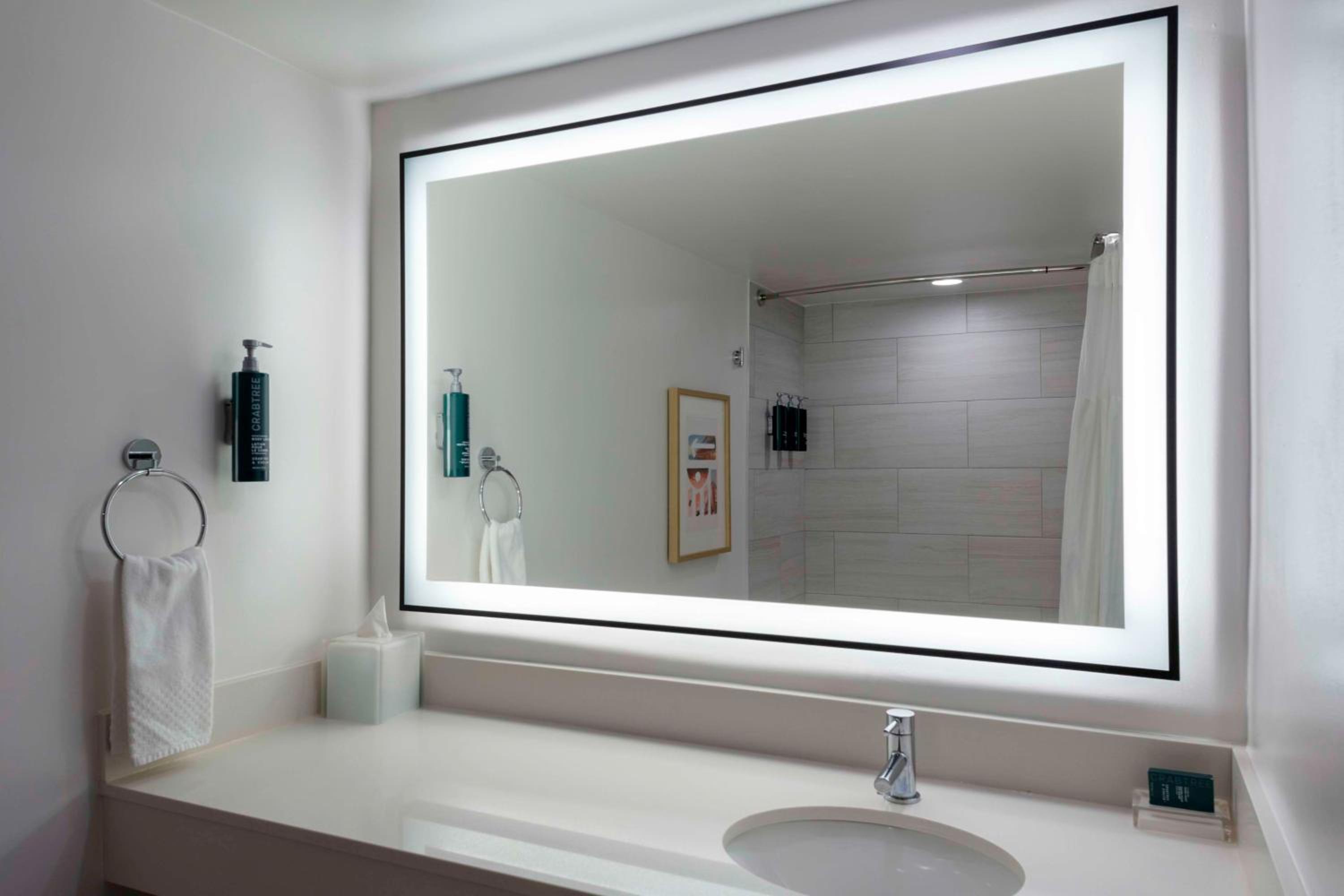 King Room with Ocean View and Bath Tub - Disability Access - Photo 2