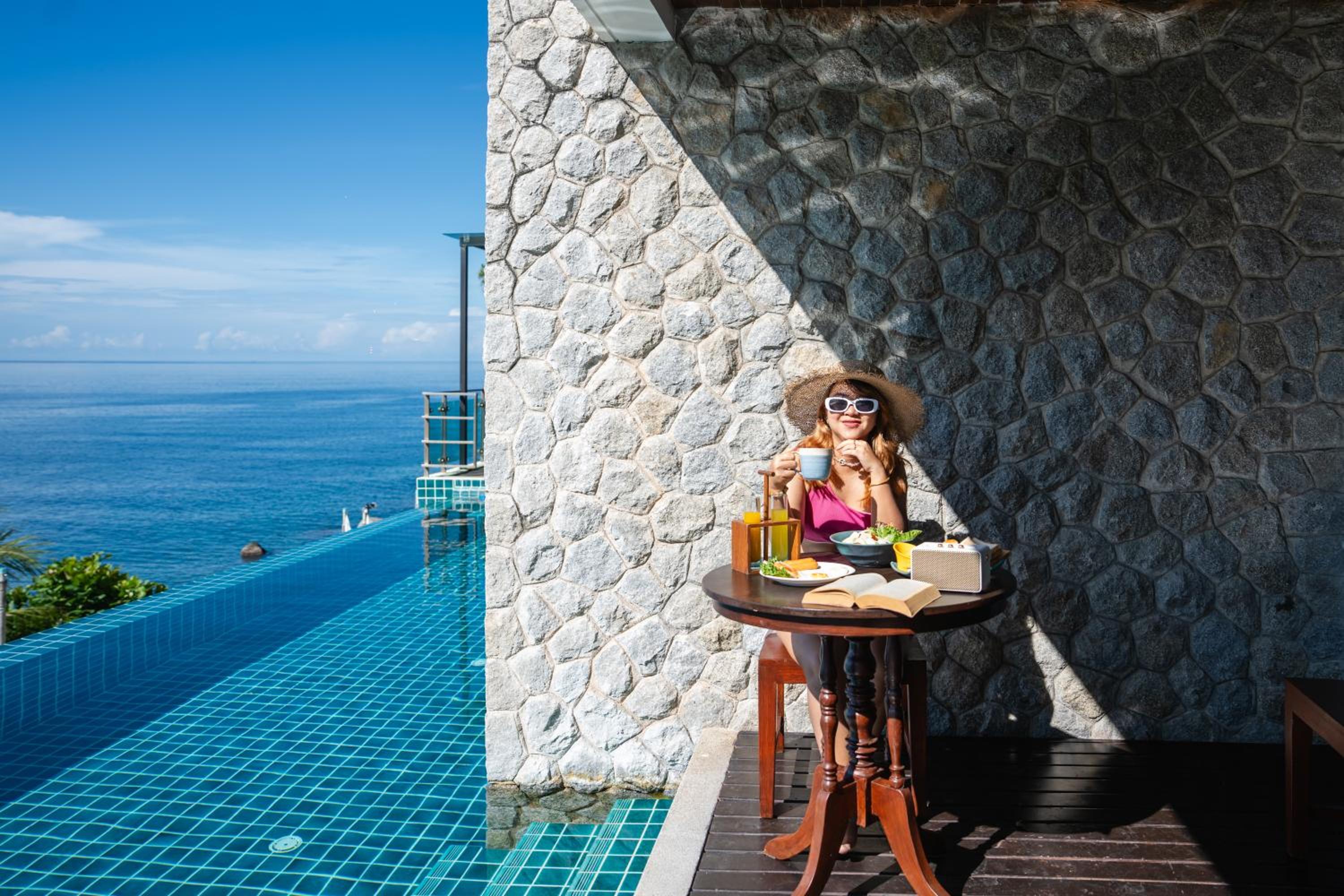 Deluxe Sea View Pool Access photo 2
