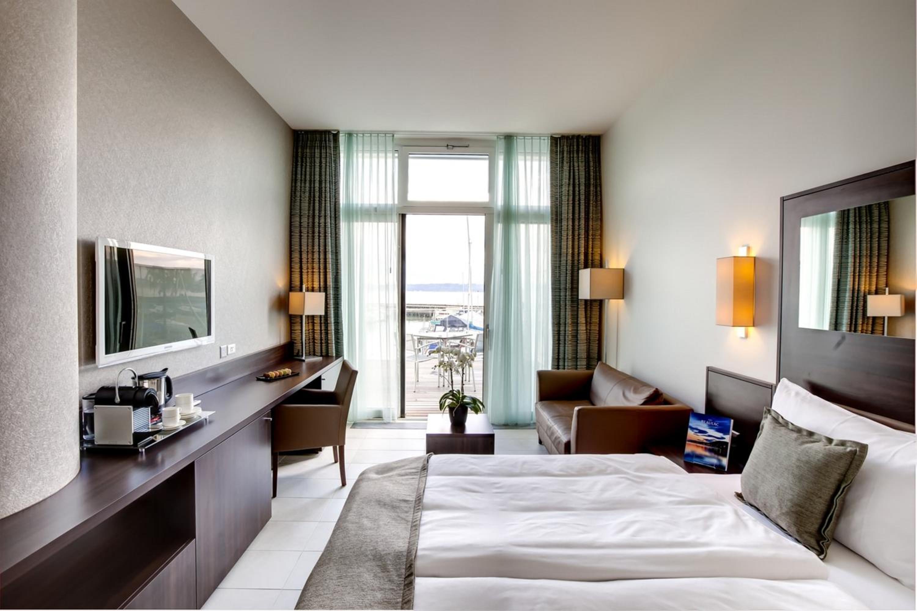 Deluxe Double Room with Terrace and Lake View - Photo 2