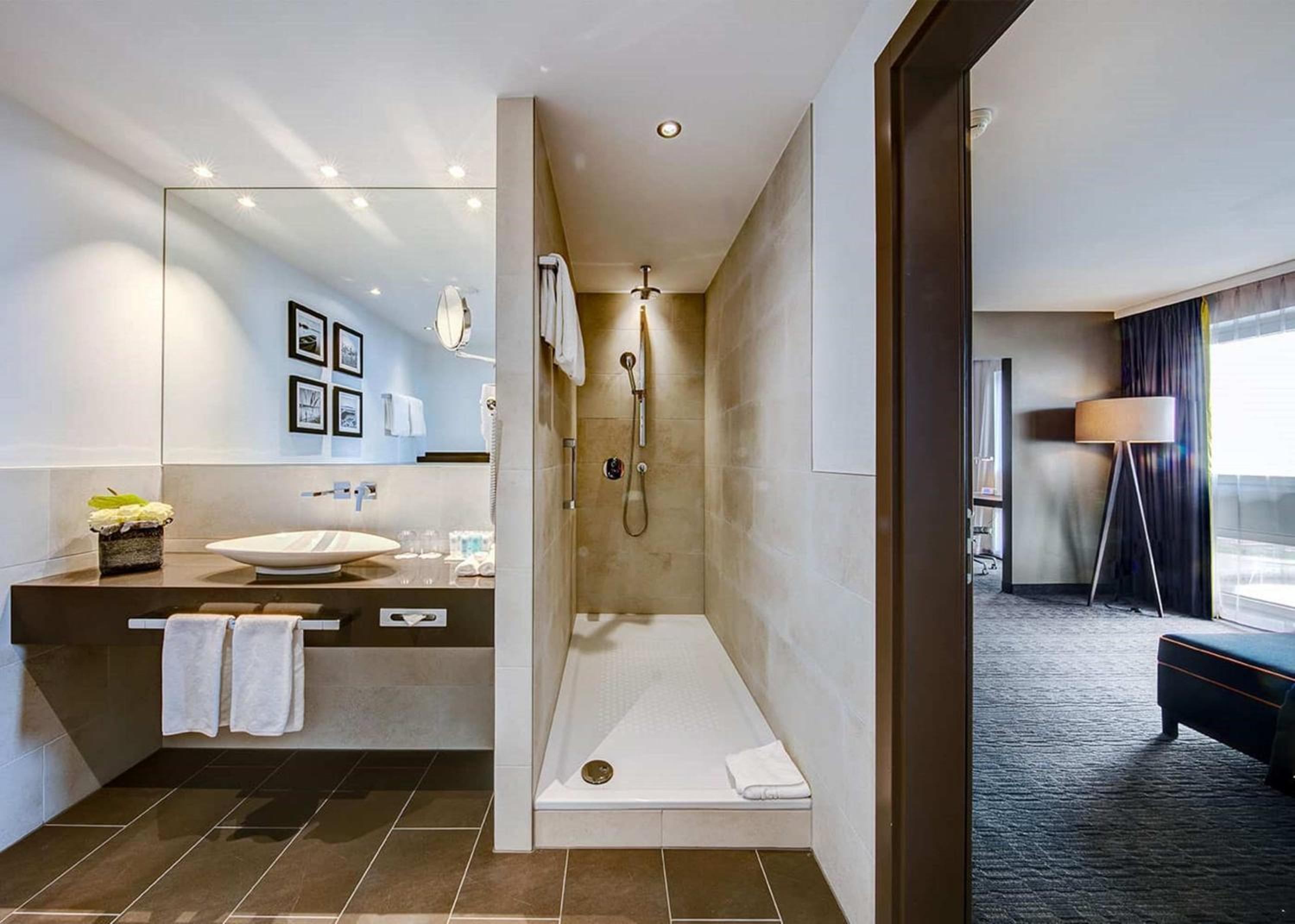 Grand Suite with City View - Photo 4