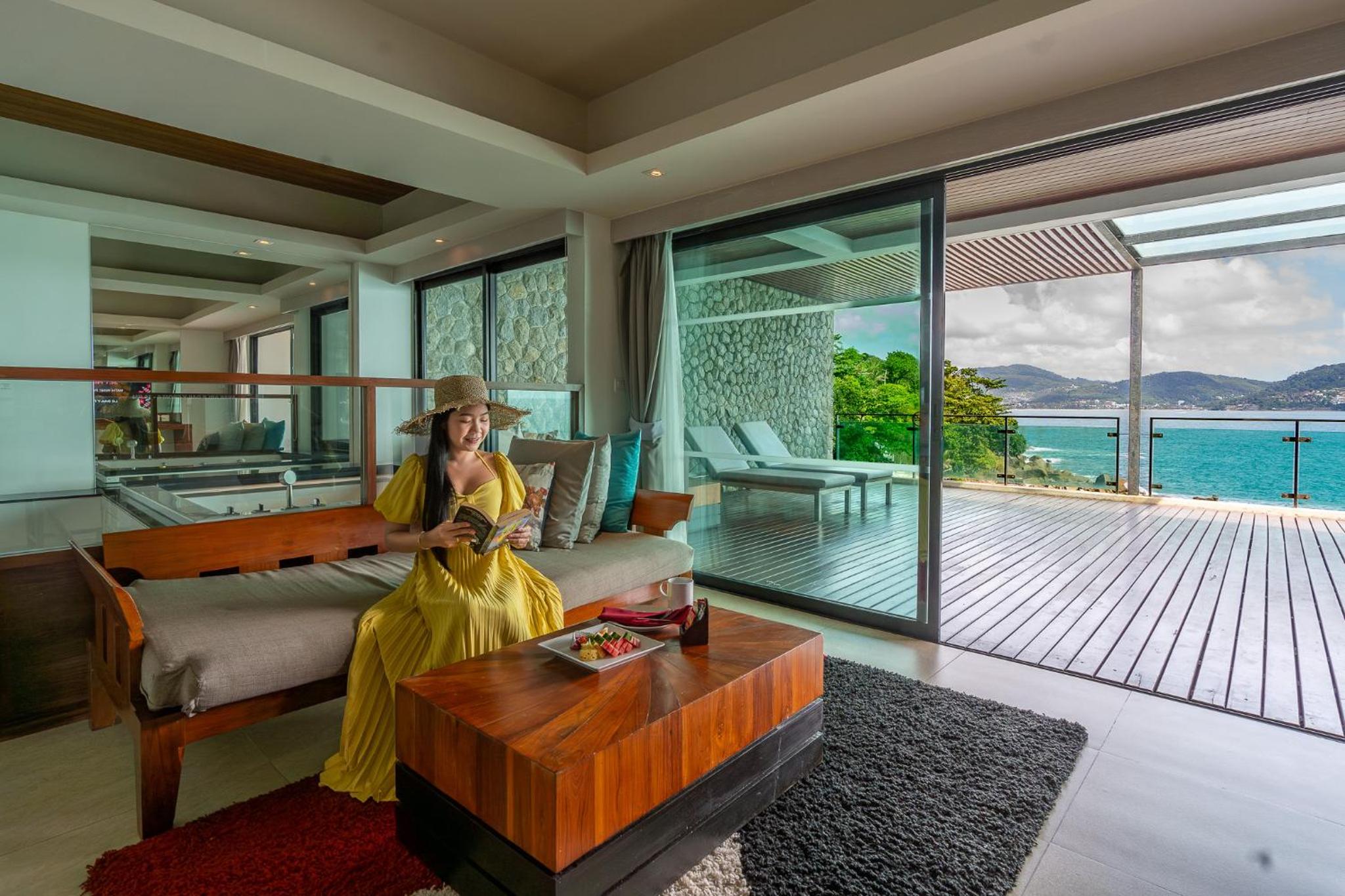 King Suite with Sea View and Pool Access, Non-Smoking photo 2