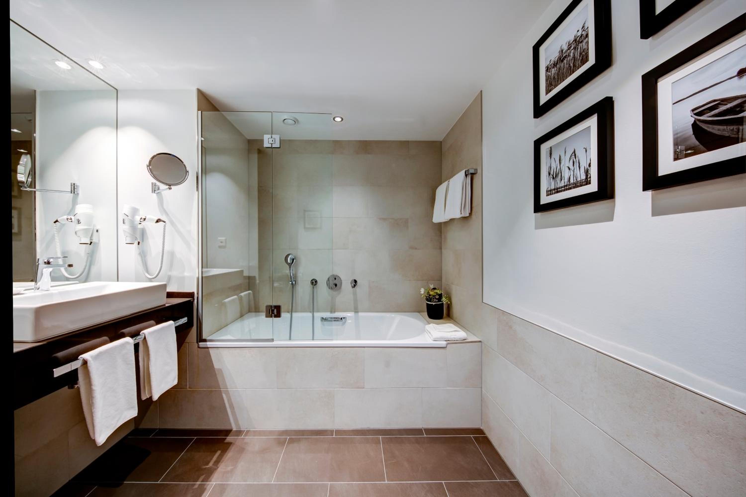 Suite with Lake View - Photo 5