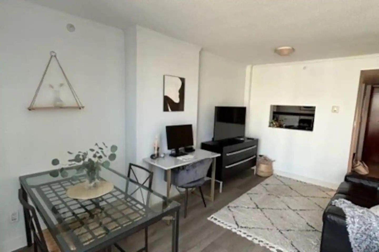 Studio Apartment with Queen Bed photo 1