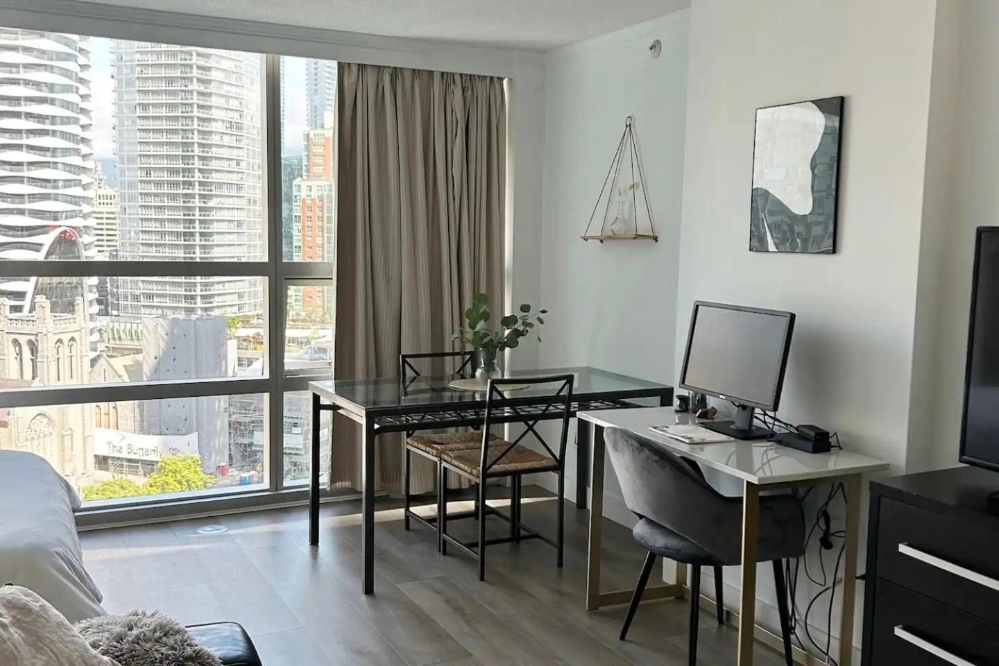 Studio Apartment with Queen Bed photo 2
