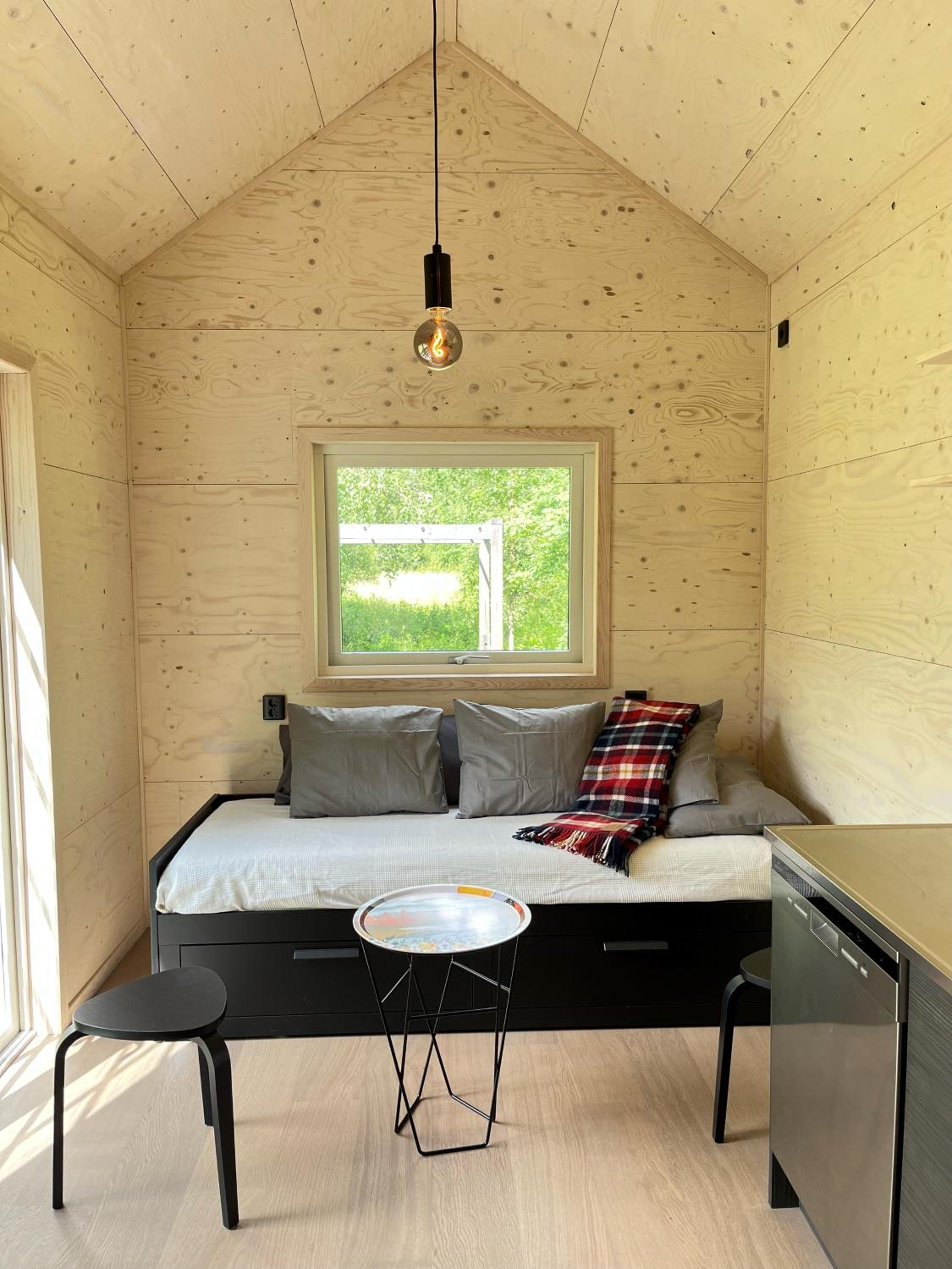 Mobile Home photo 3