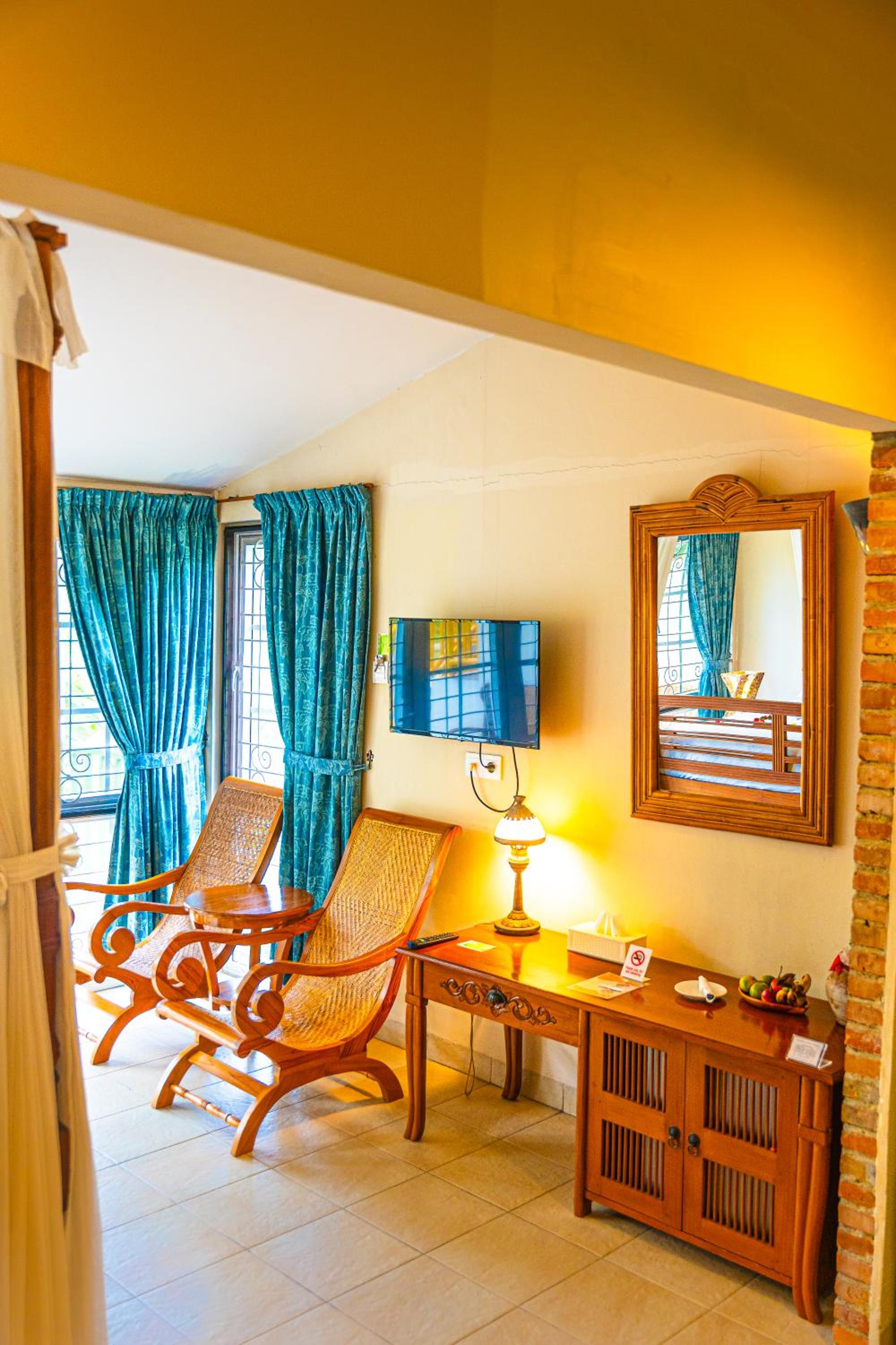 Honeymoon Suite - Photo 3