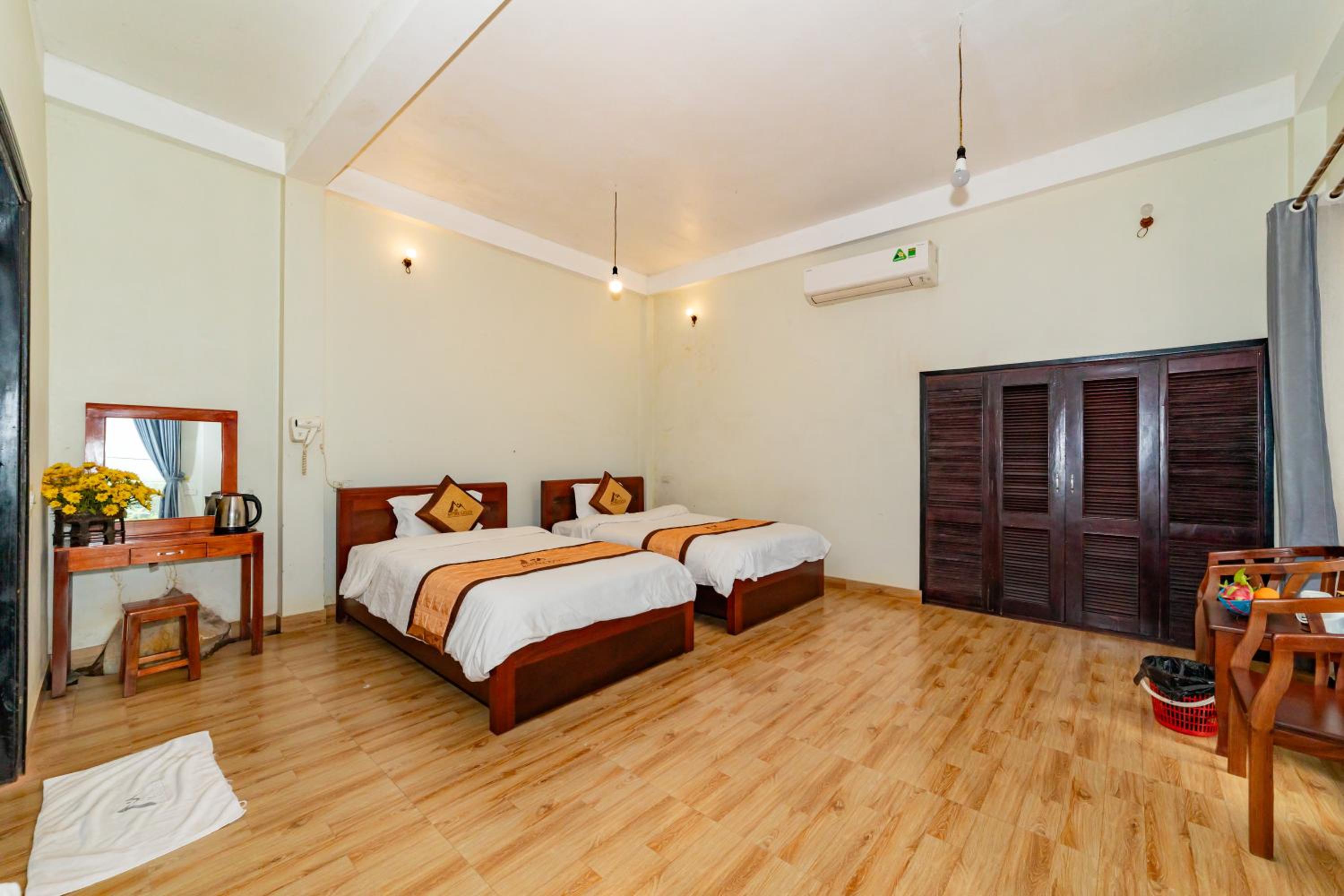 Twin Room With Mountain View photo 3