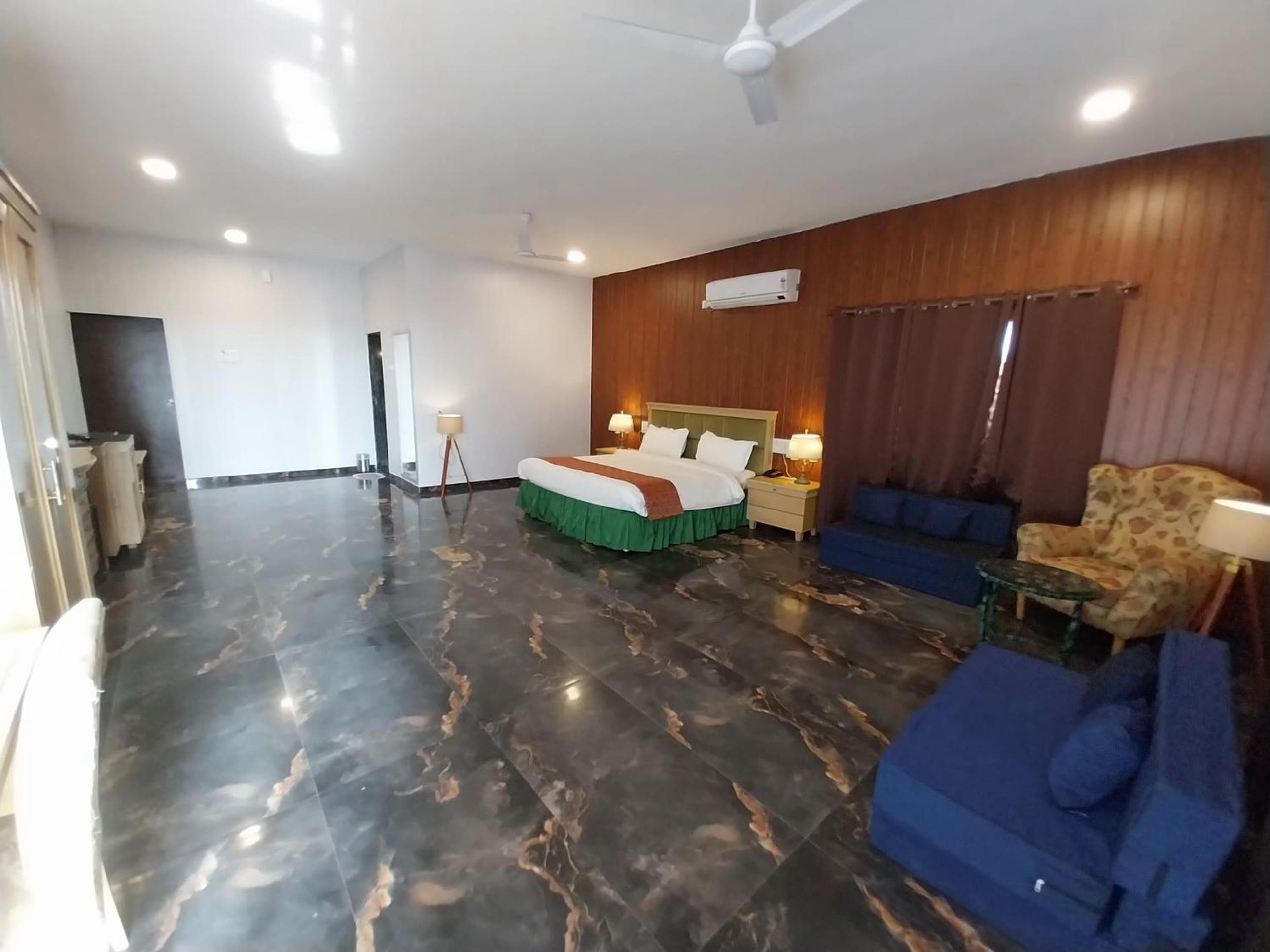 Deluxe Double Room with Balcony and Sea View