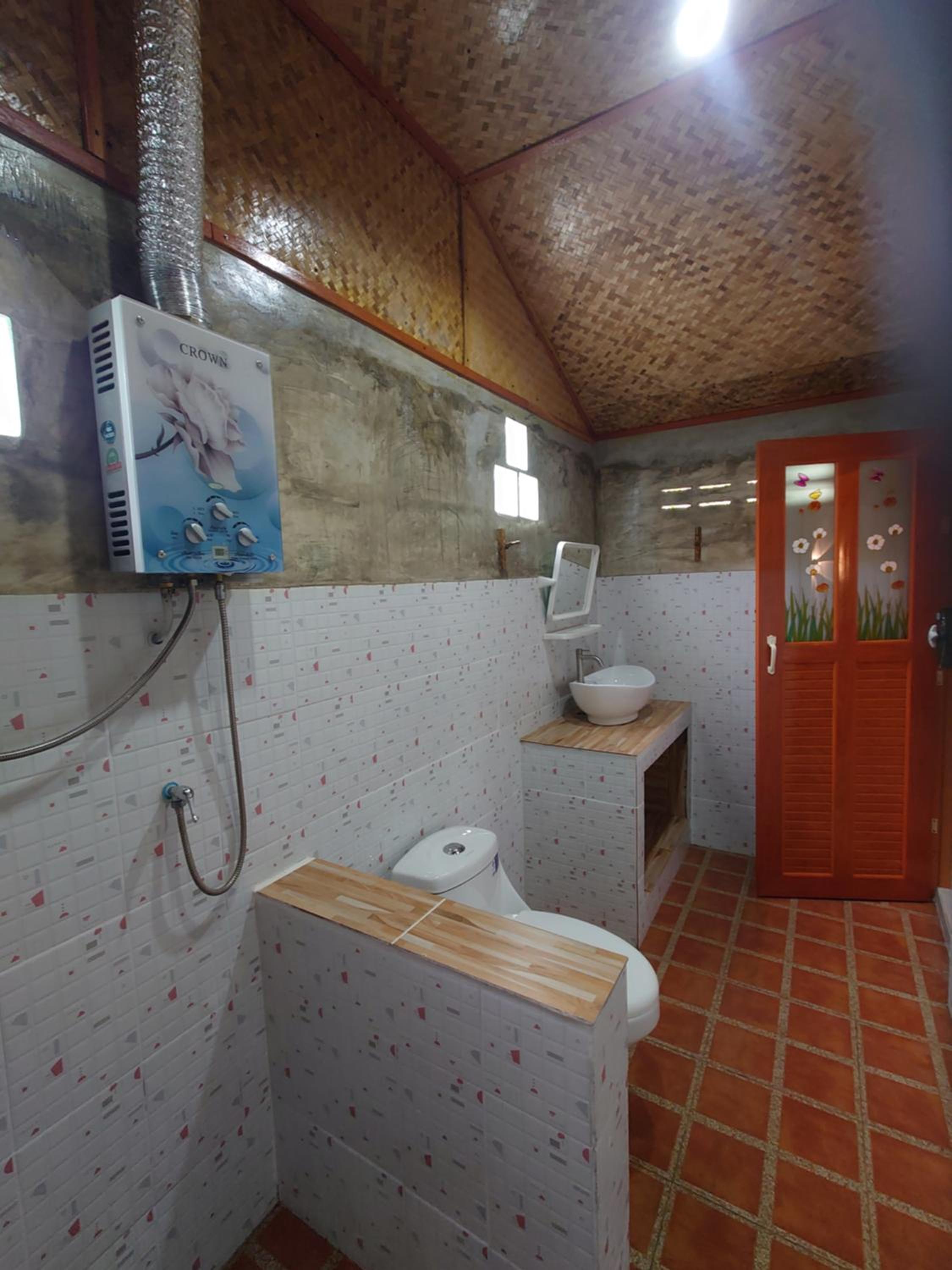 Quadruple Room with Private Bathroom - Photo 6