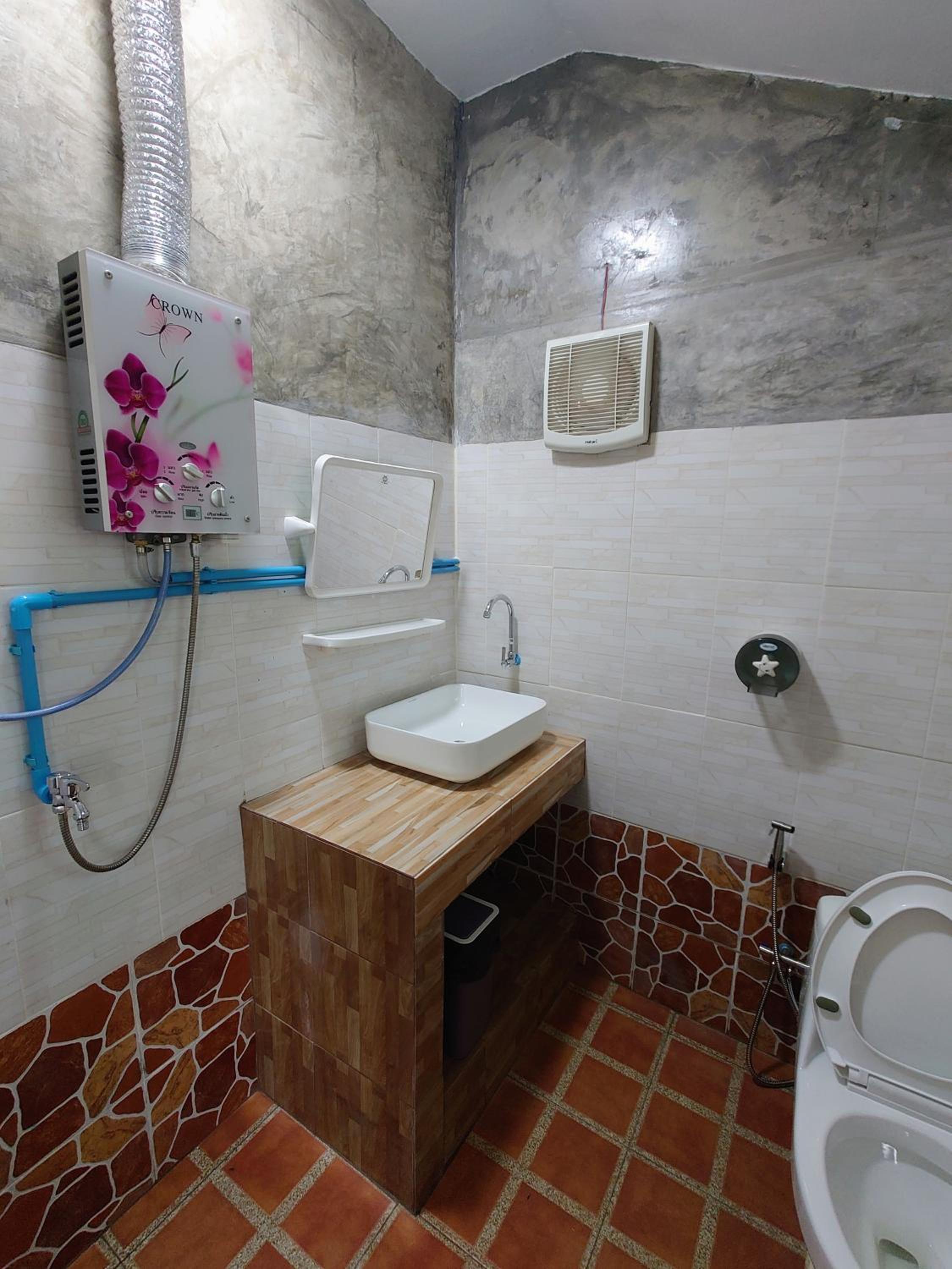 Double Room with Private Bathroom - Photo 3