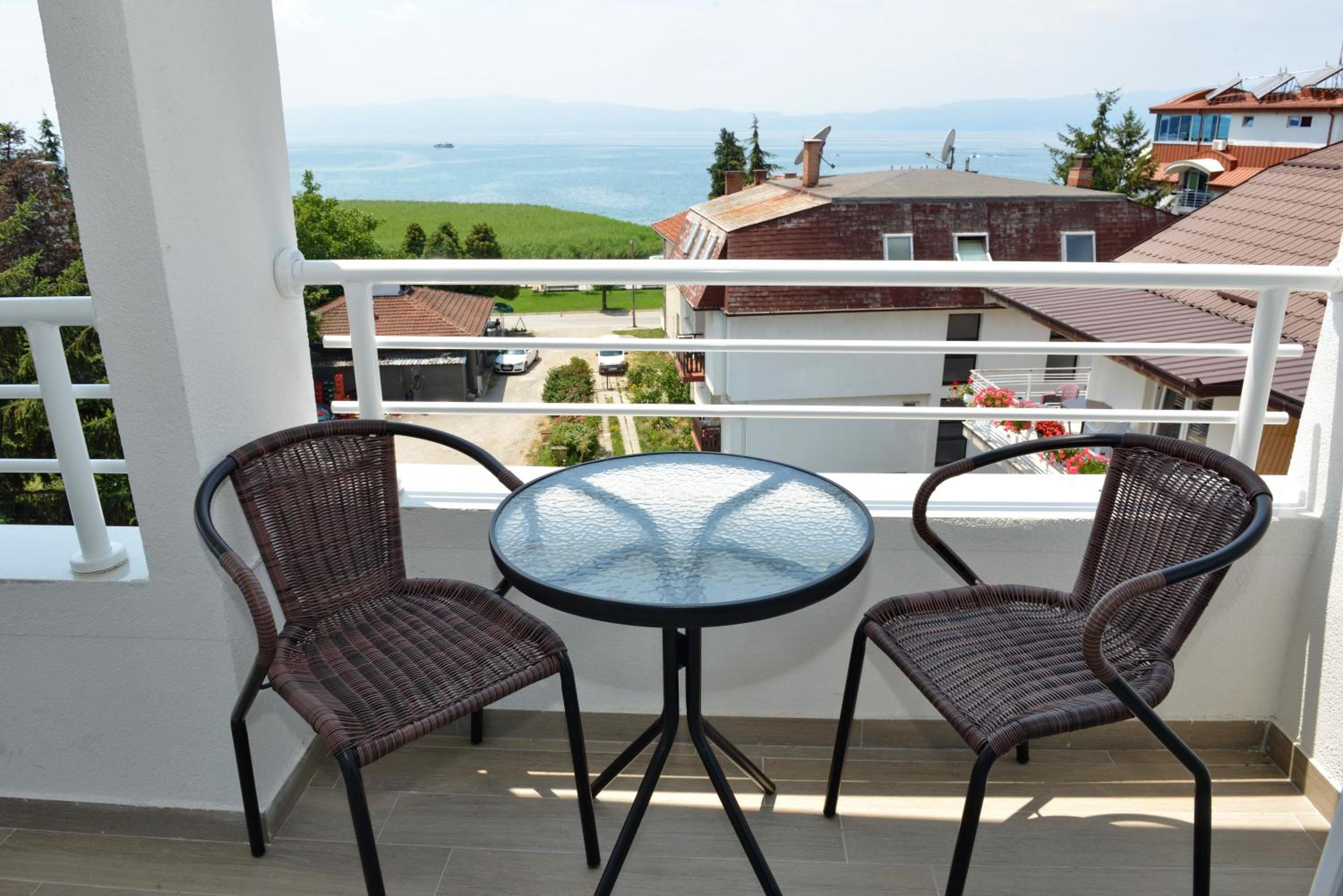 Double Room with Lake View - Photo 5