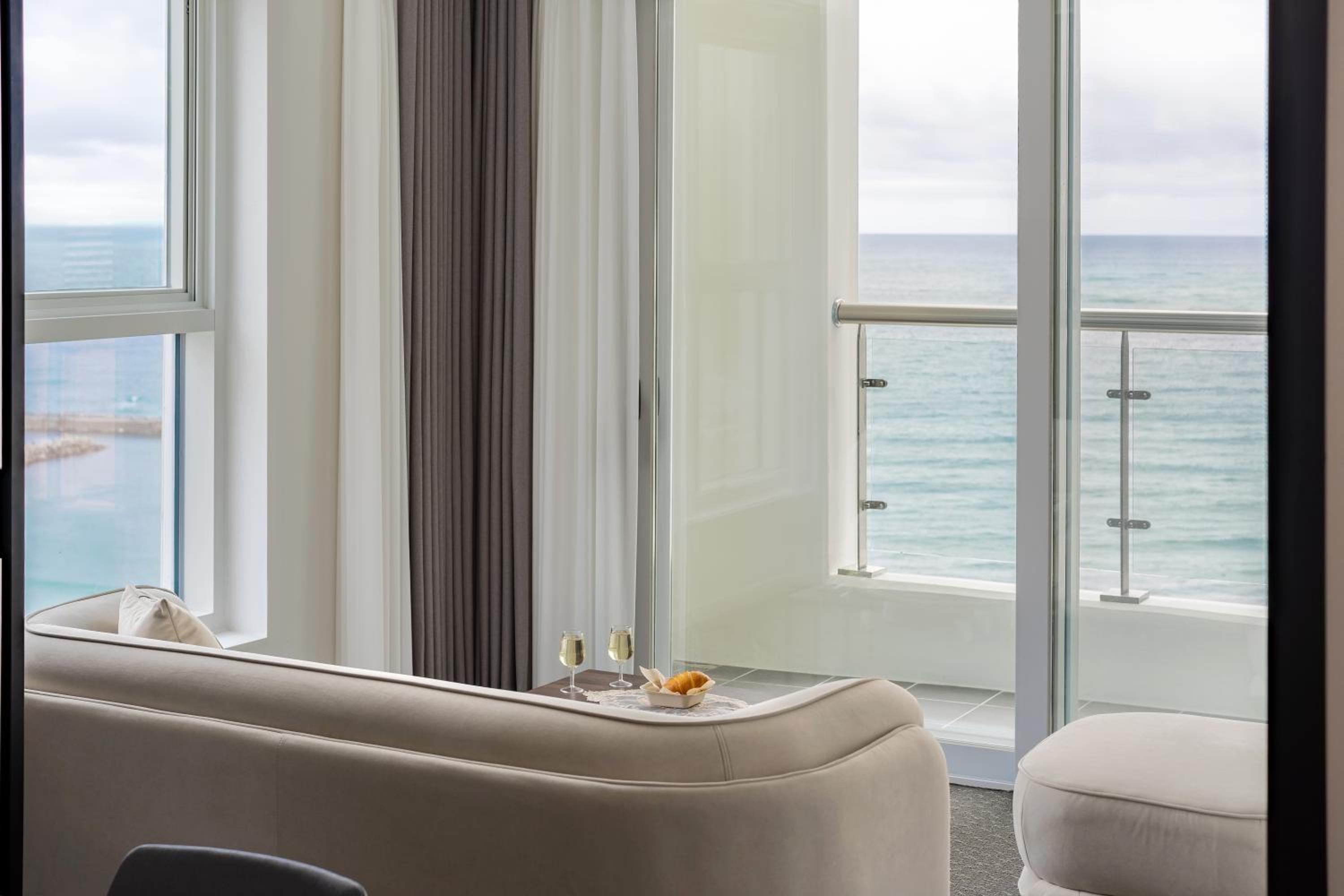 Premier Suite Ocean - Photo 12