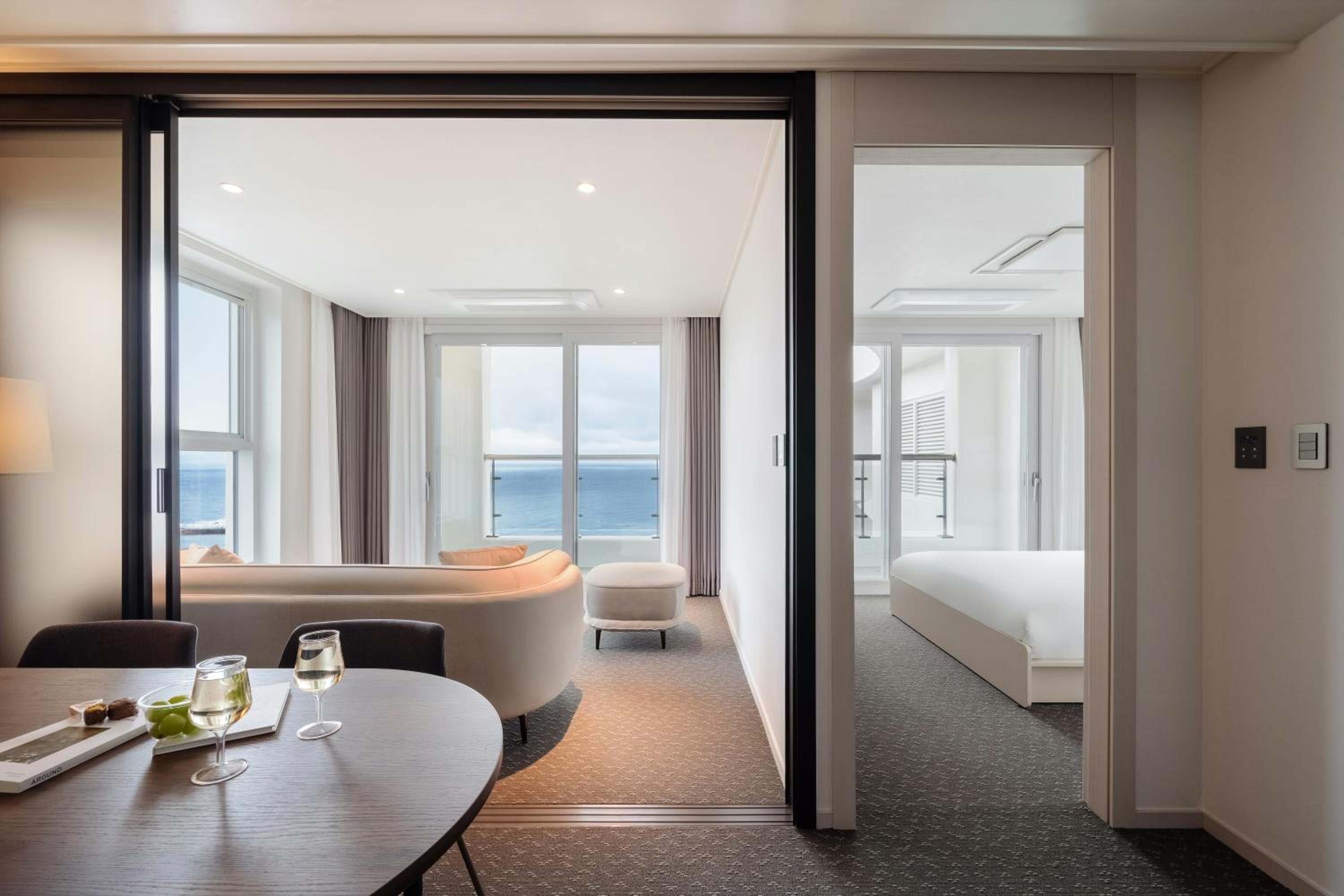 Premier Suite Ocean - Photo 28