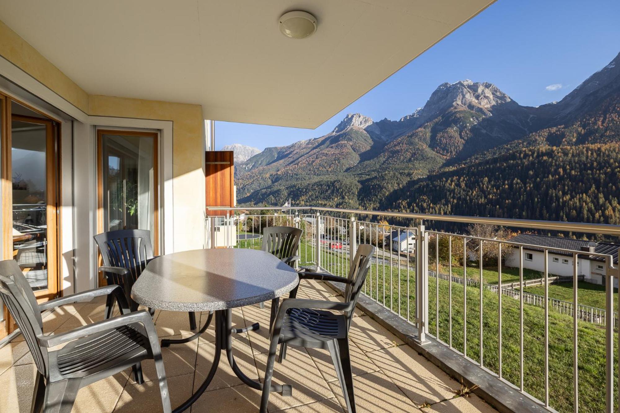Apartment with Balcony photo 3
