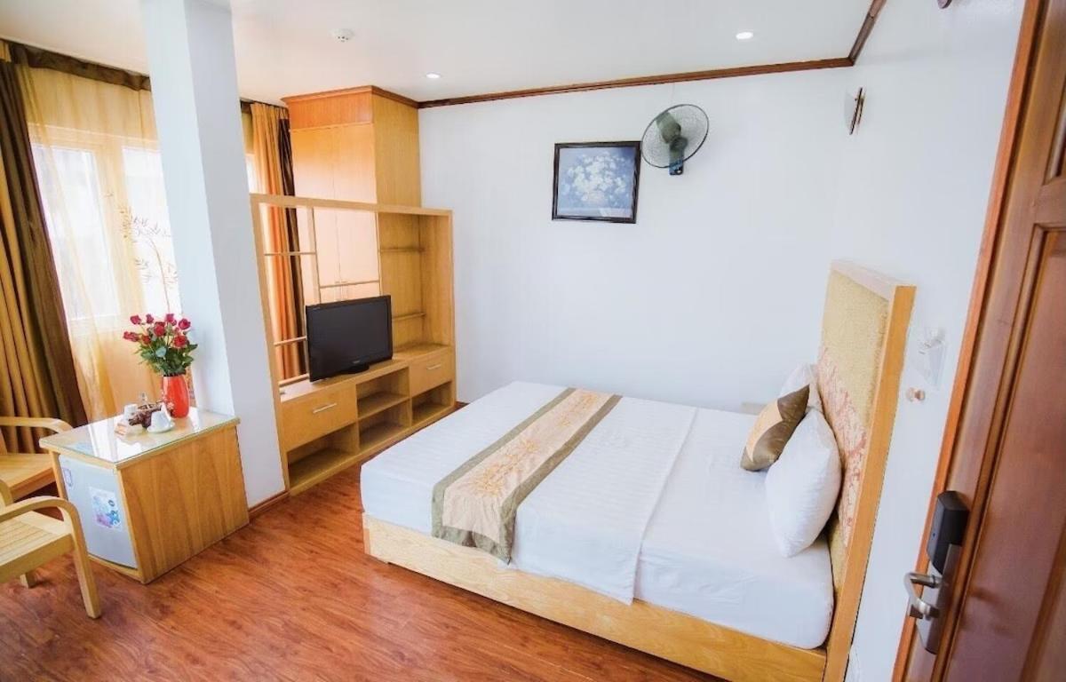 Standard Queen Room