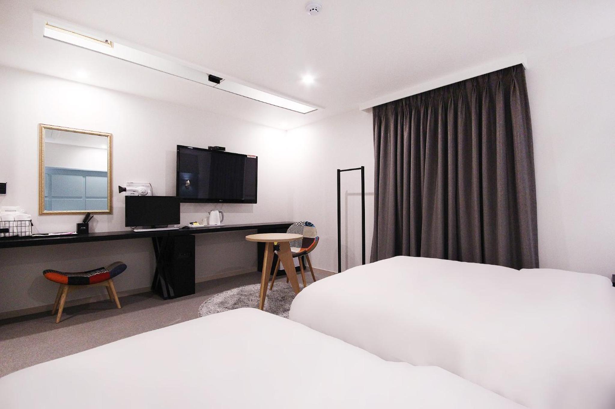 Deluxe Twin Room - Photo 8
