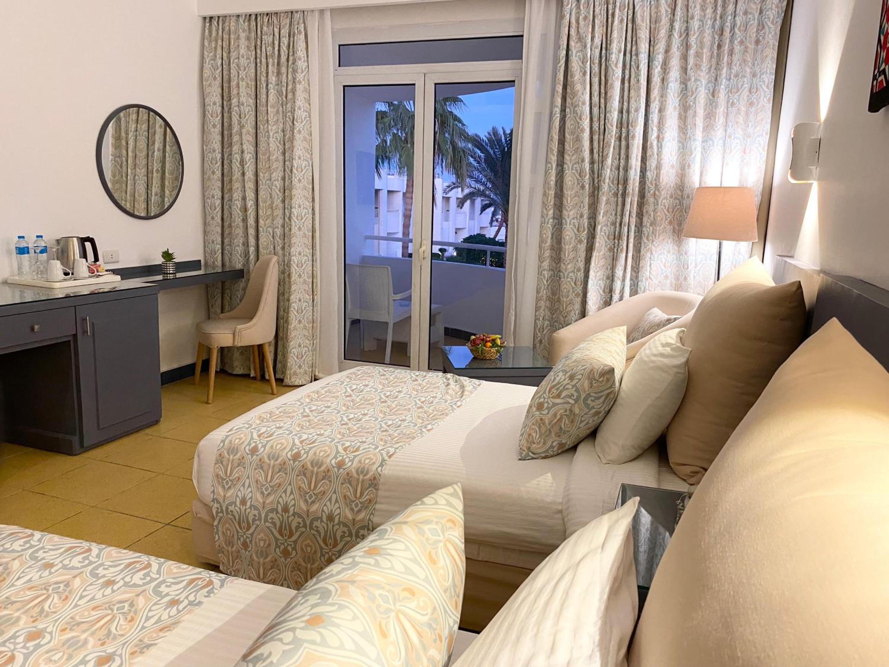 Deluxe Double Room photo 3