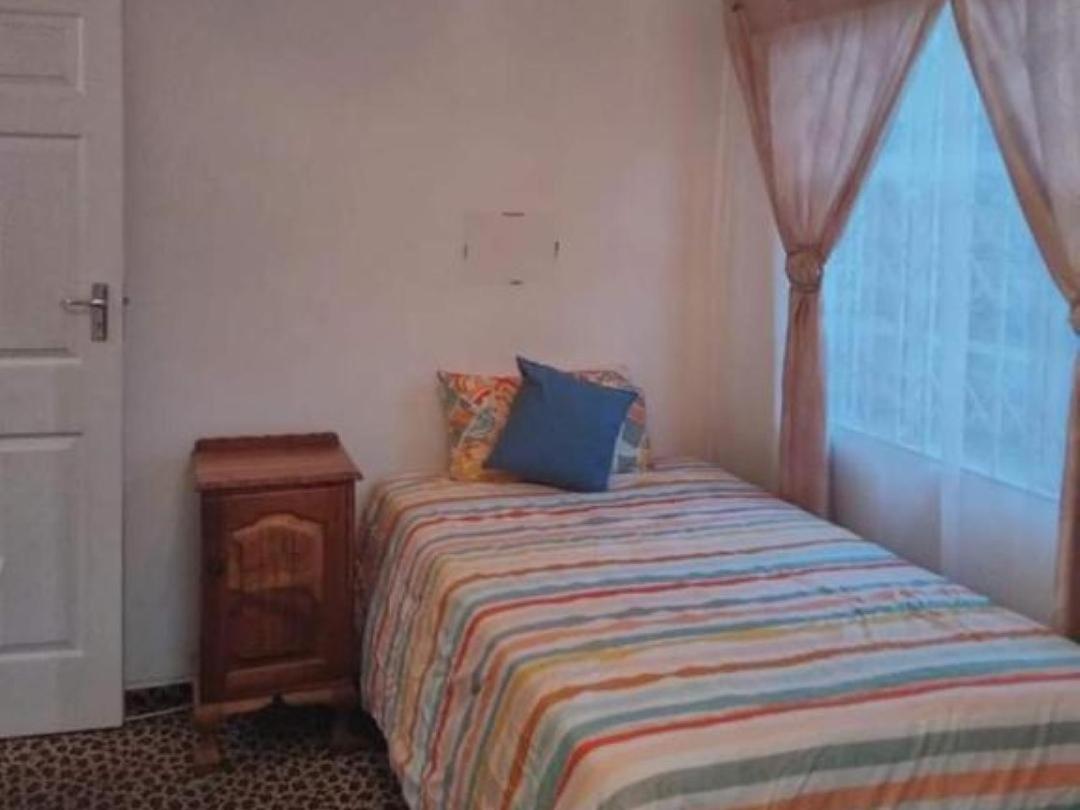 Basic Single Room photo 2