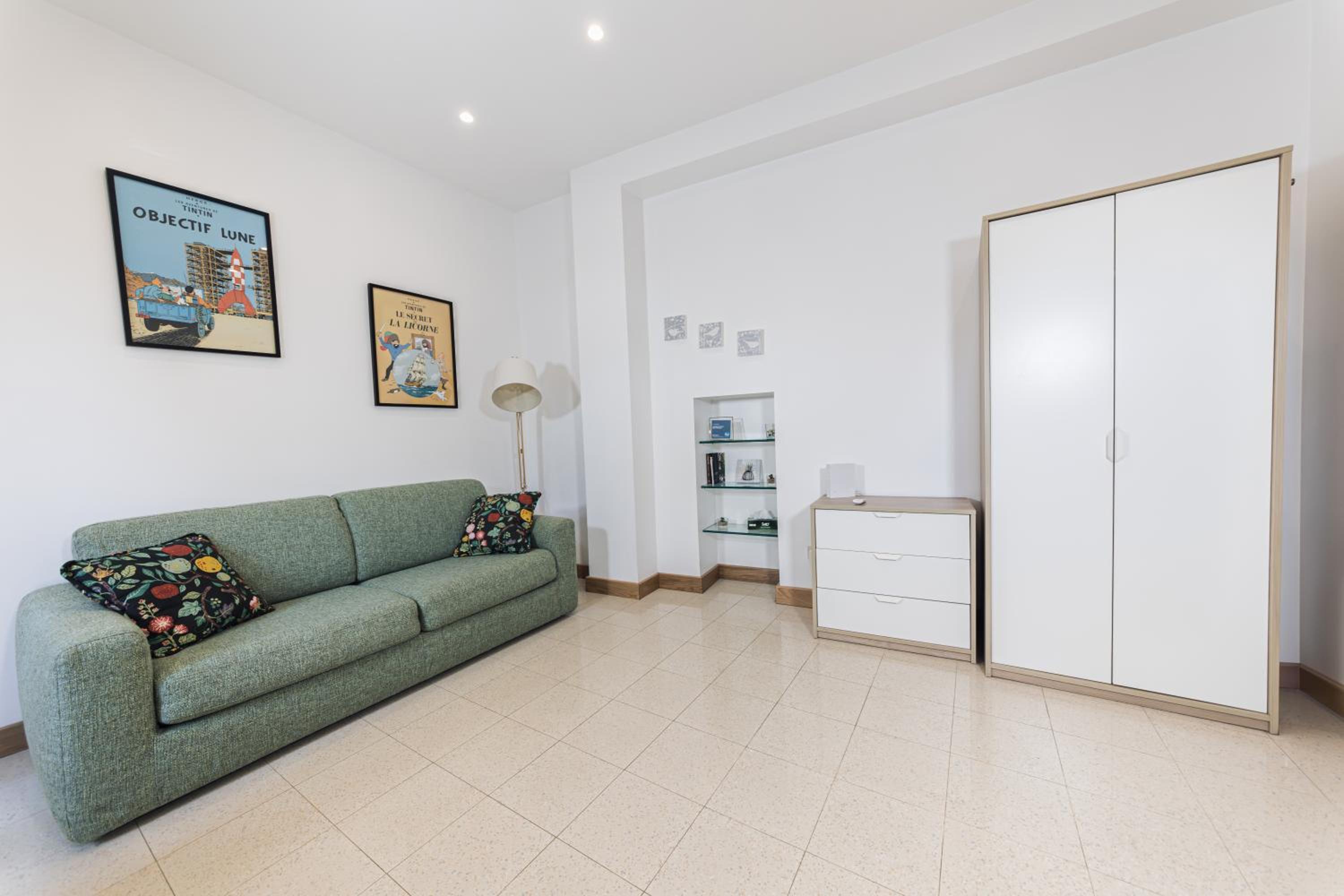 One-Bedroom Apartment photo 2