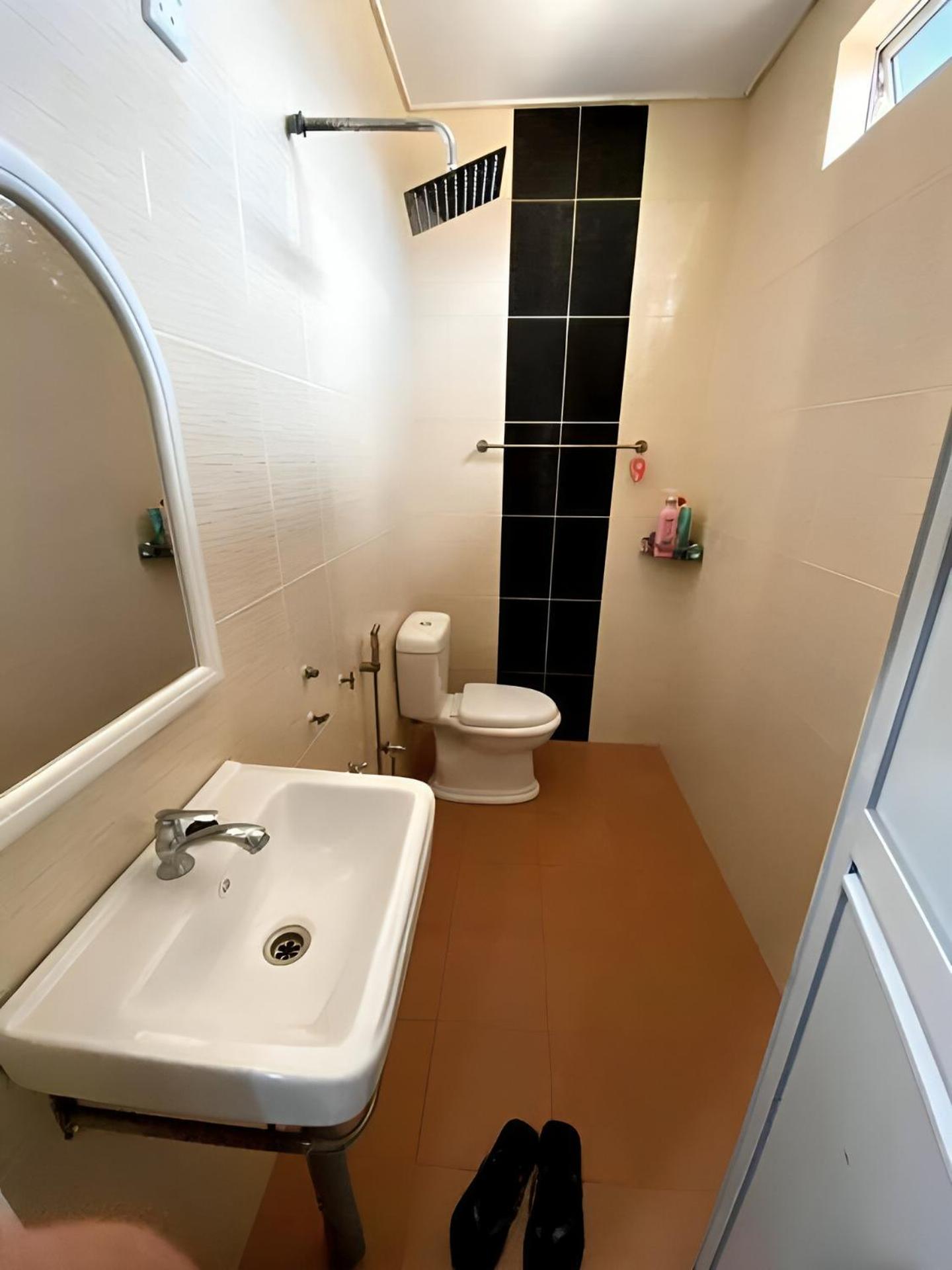Three-Bedroom House photo 3