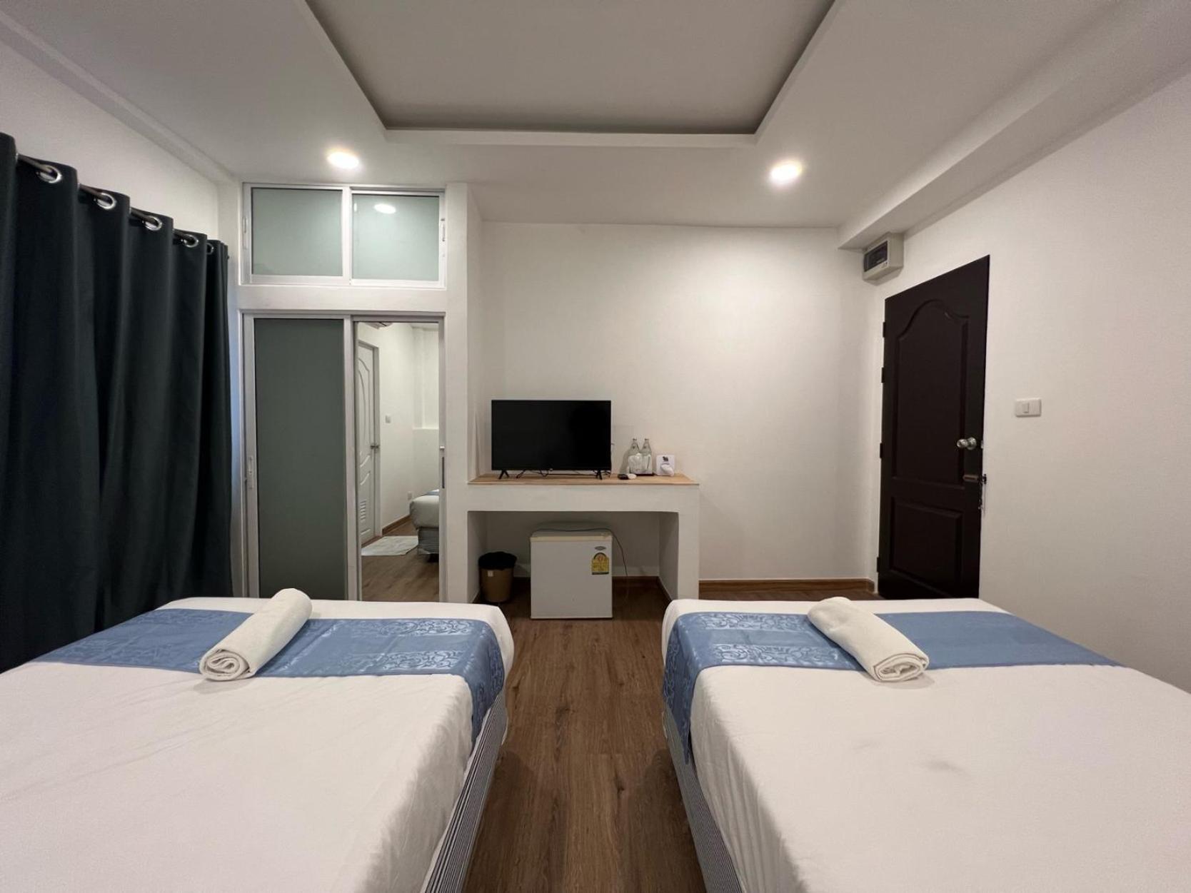 Premier Twin Room - Photo 6