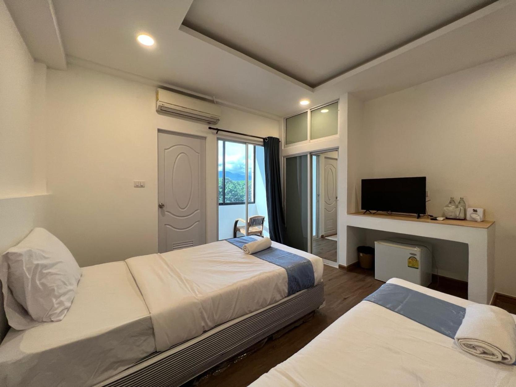 Premier Twin Room - Photo 8