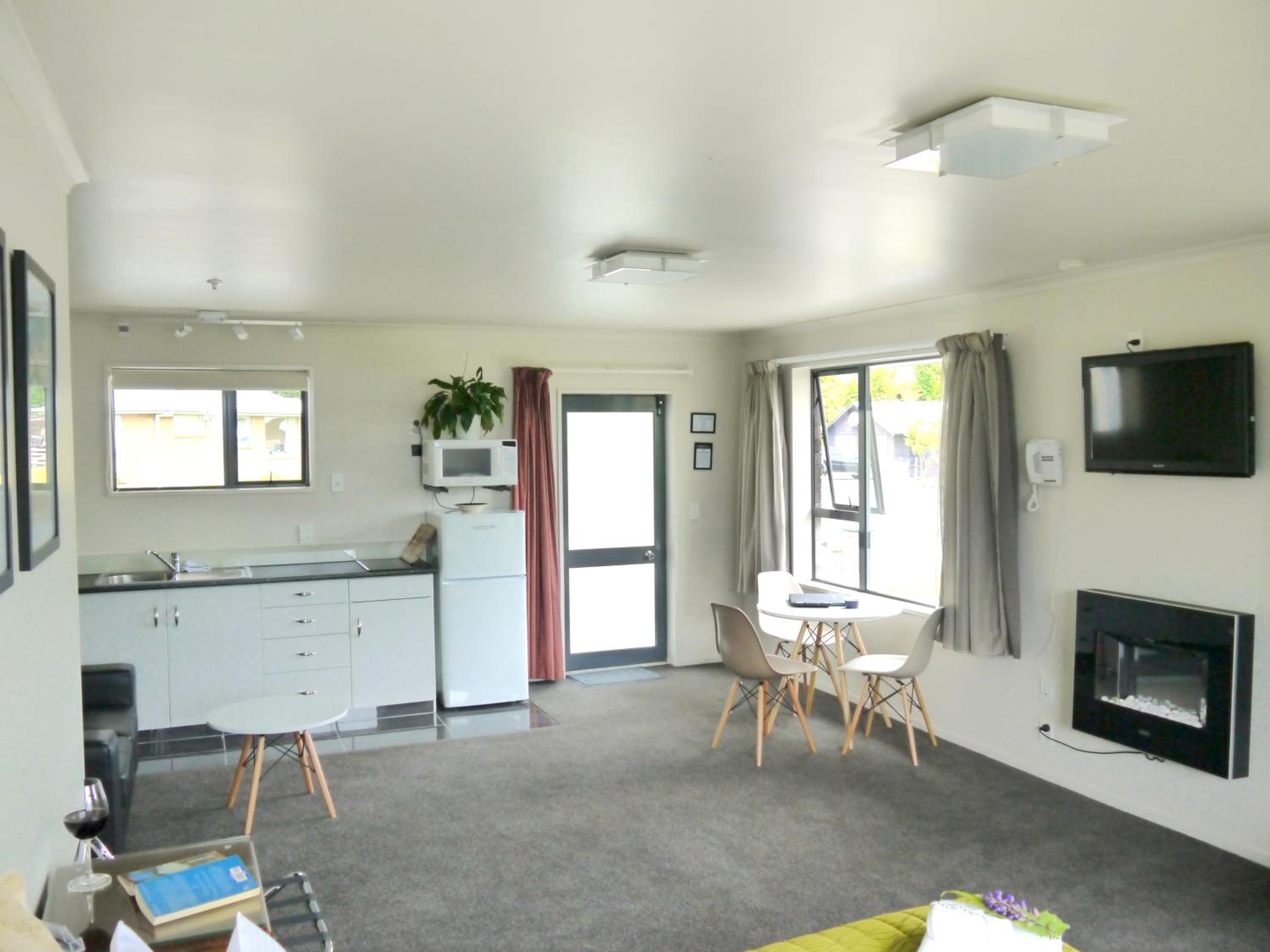 Studio with Kitchen and Mountain View - Photo 16