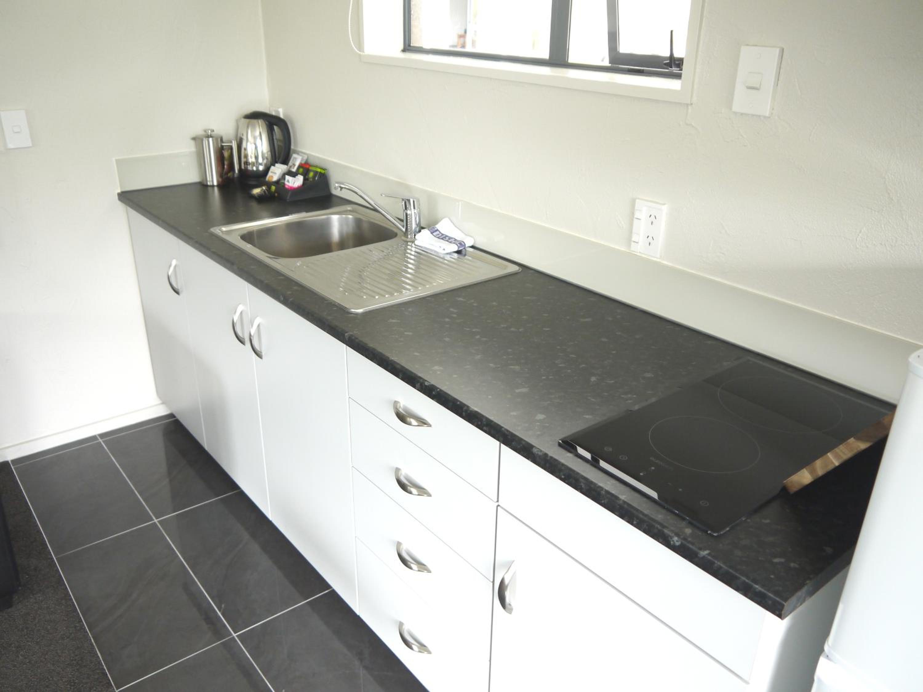Studio with Kitchen and Mountain View - Photo 5
