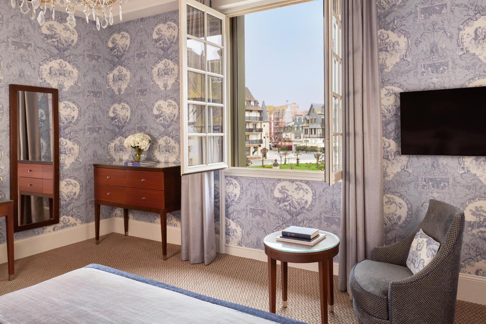 Deluxe Room - Photo 4