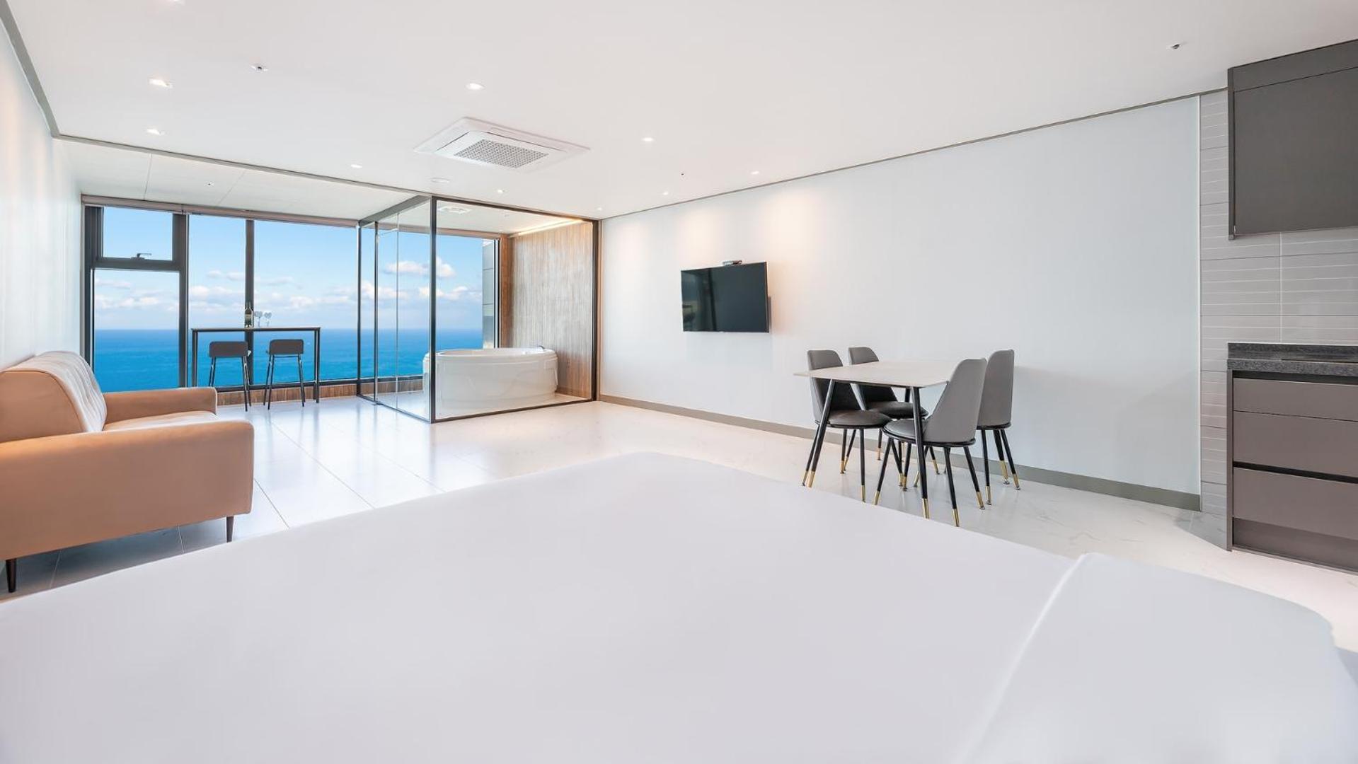 Studio 12 photo 1