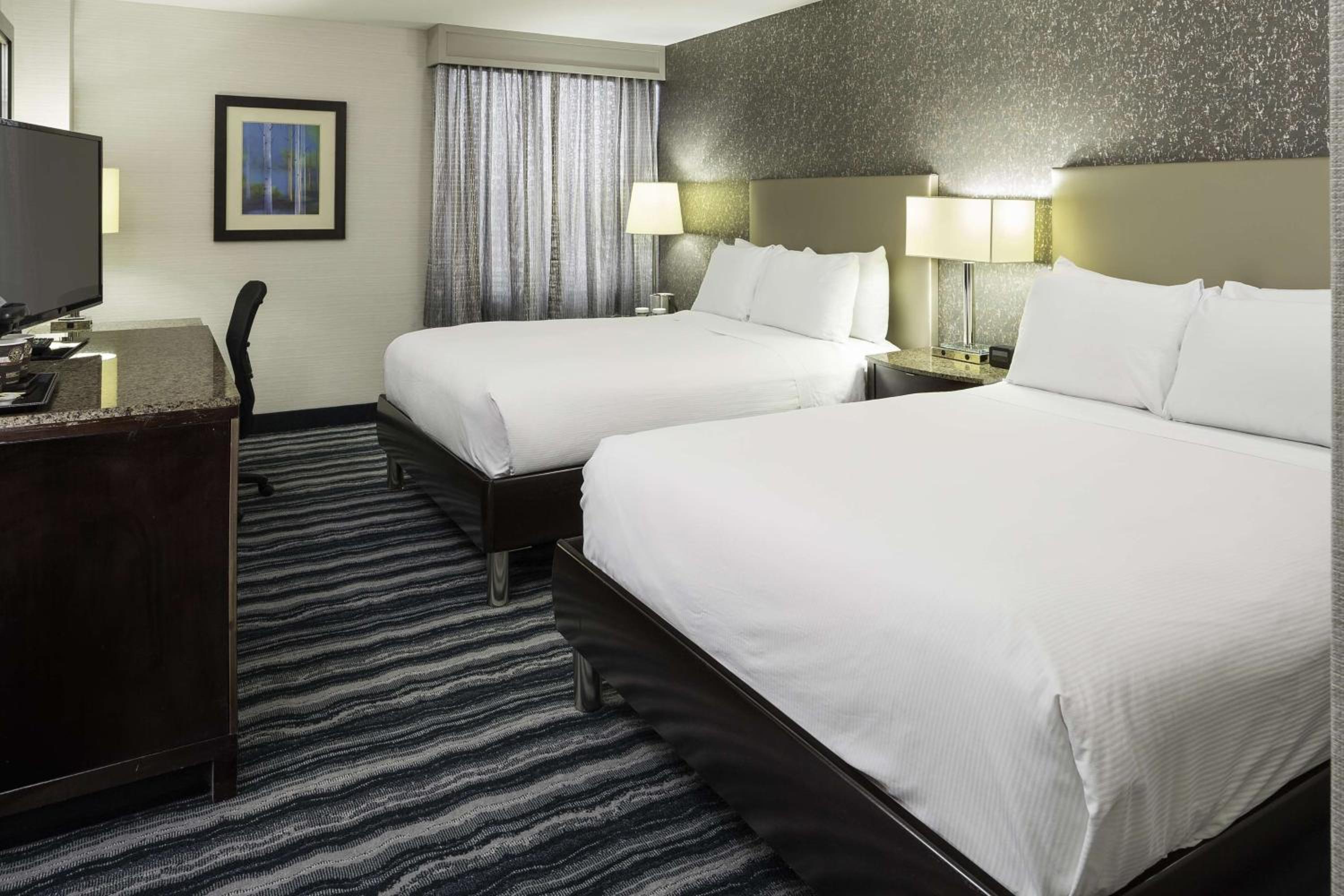 Double Room with Two Double Beds - Photo 2