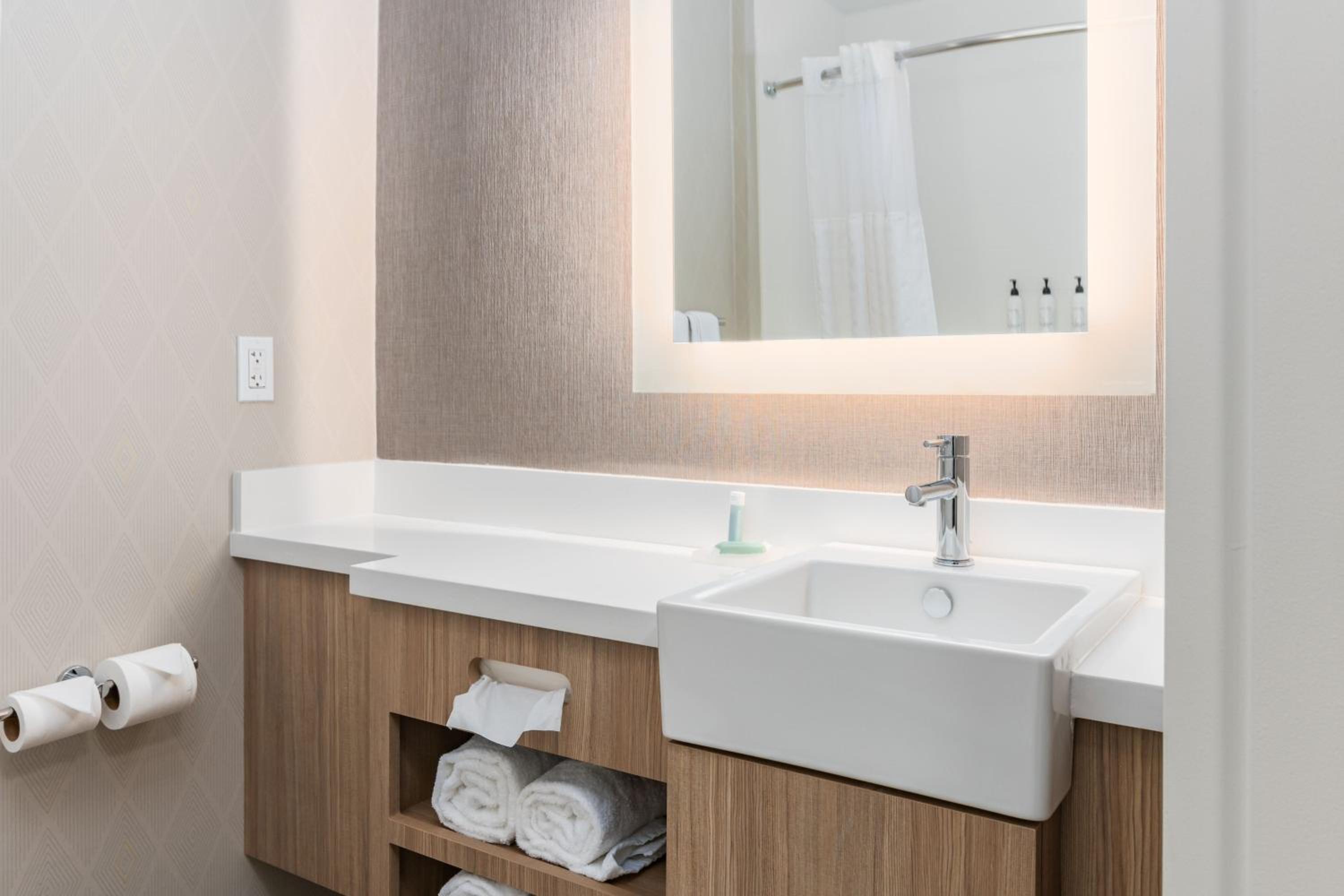 Studio with Two Queen Beds and Roll-In Shower - Mobility and Hearing Accessible