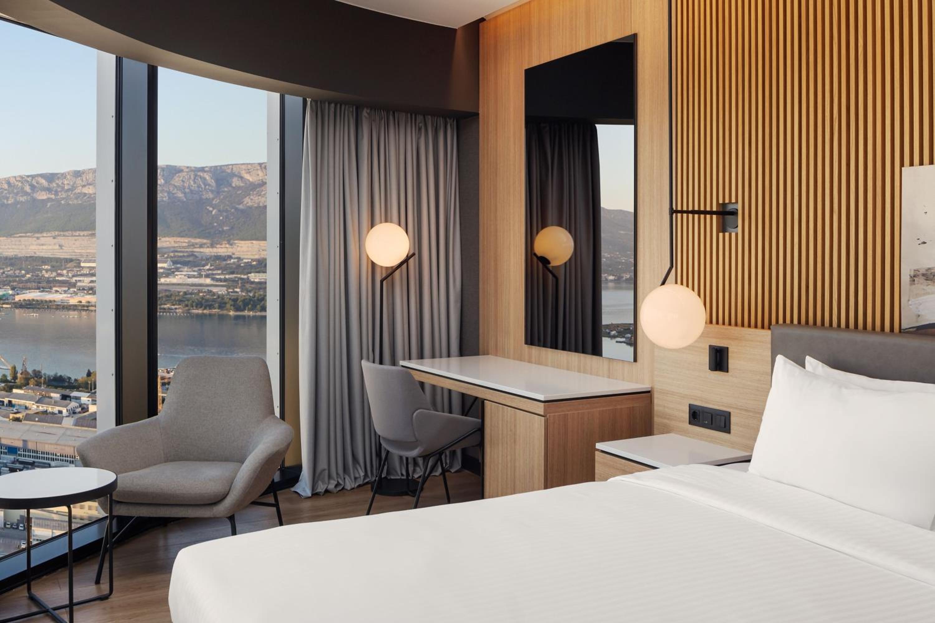 Premium King Room with Sea View - Corner - Photo 4