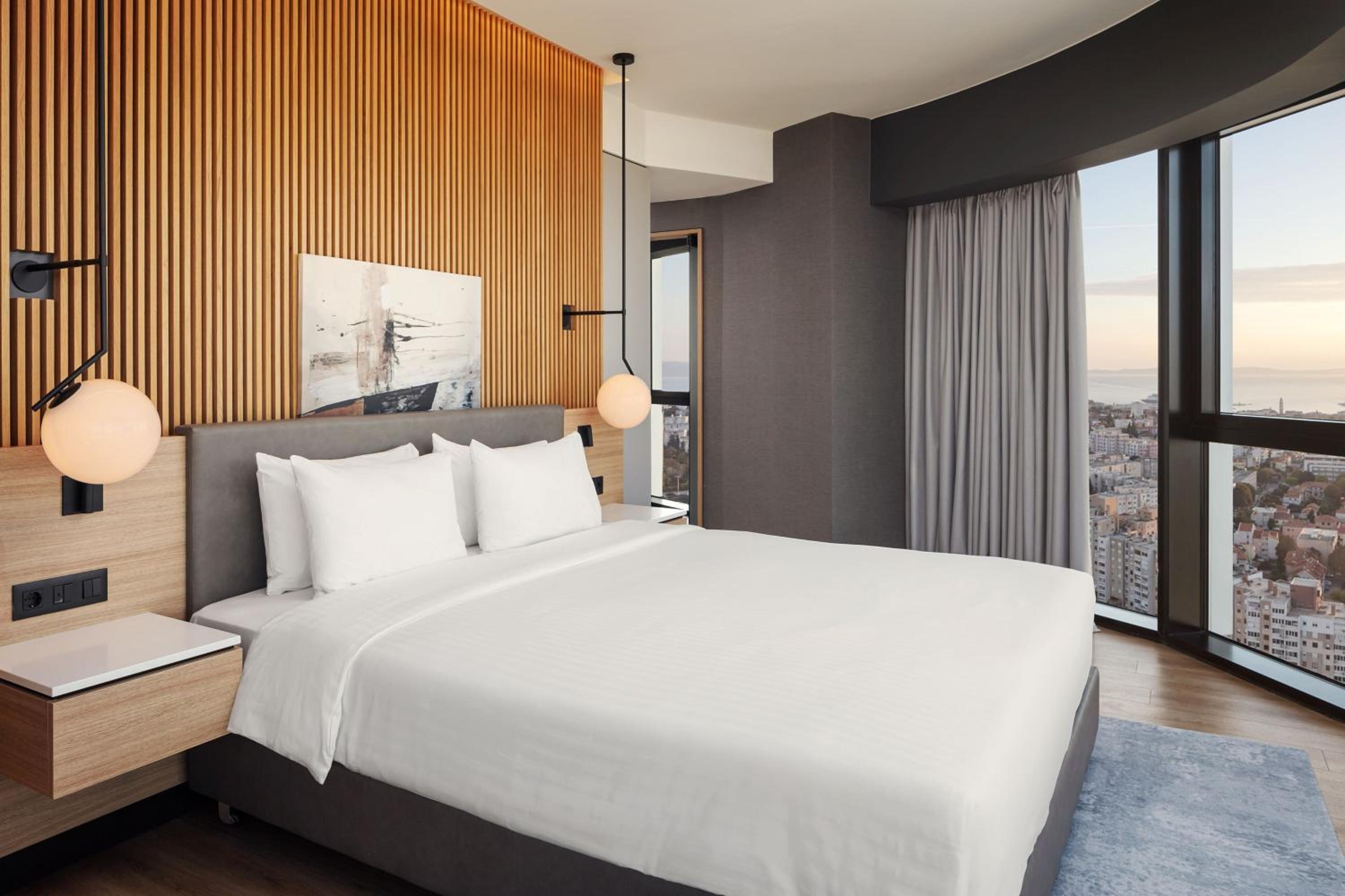 Premium King Room with Sea View - Corner - Photo 5