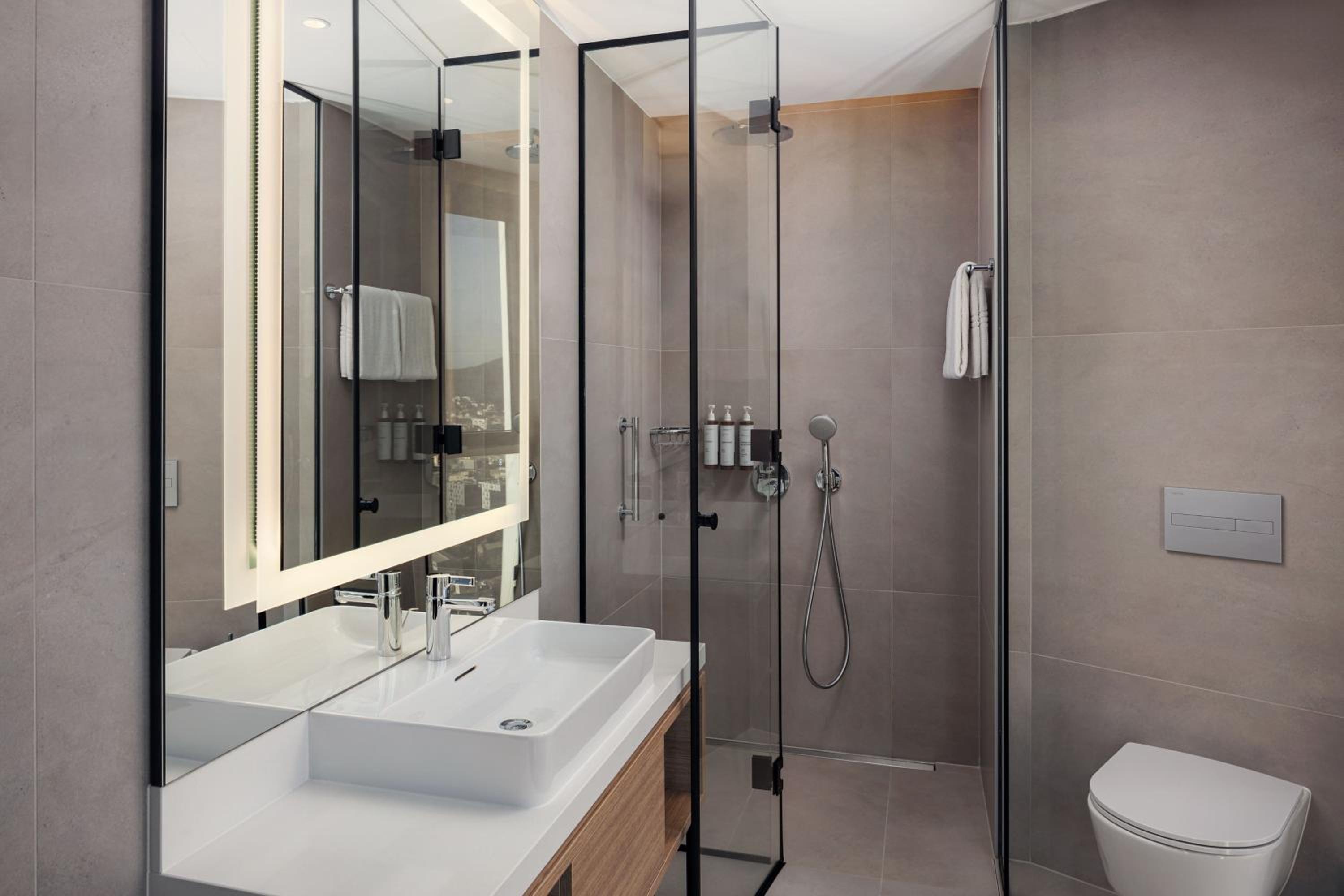 Premium King Room with Sea View - Corner - Photo 8