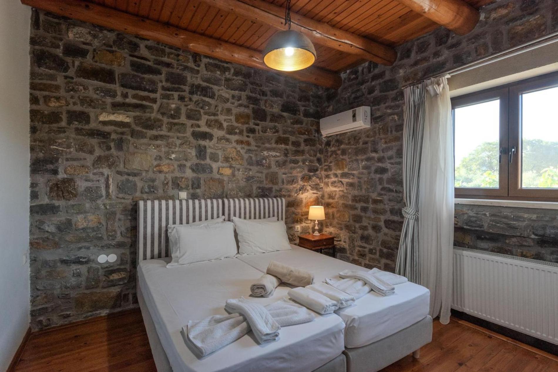 Three-Bedroom Villa photo 3