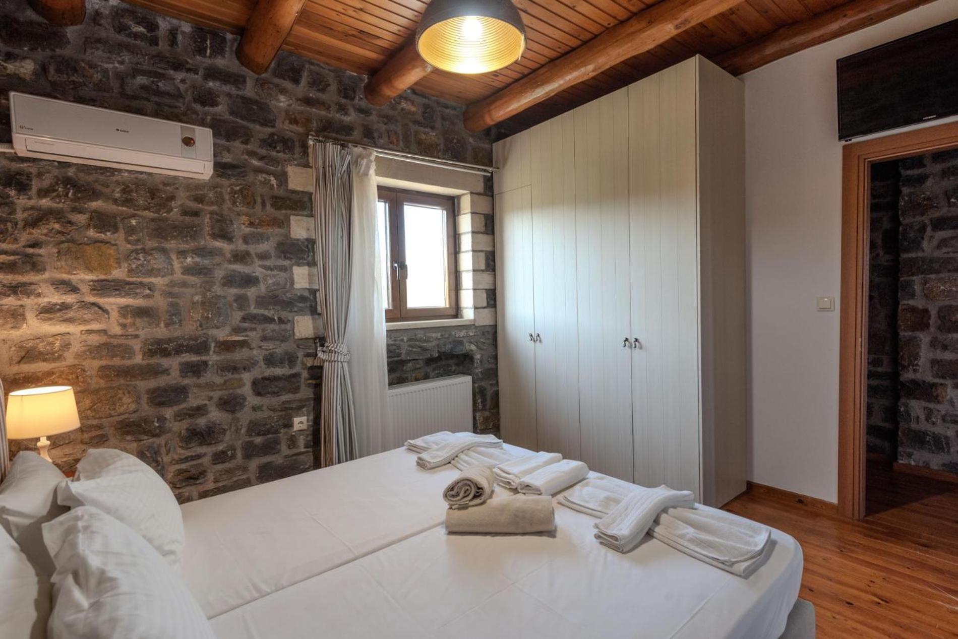 Three-Bedroom Villa photo 2
