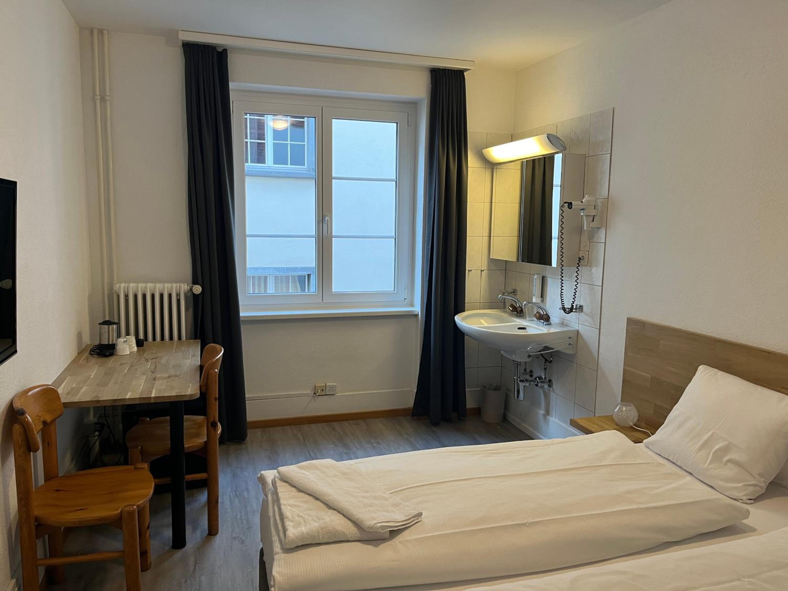 Budget Double Room with Shared Bathroom