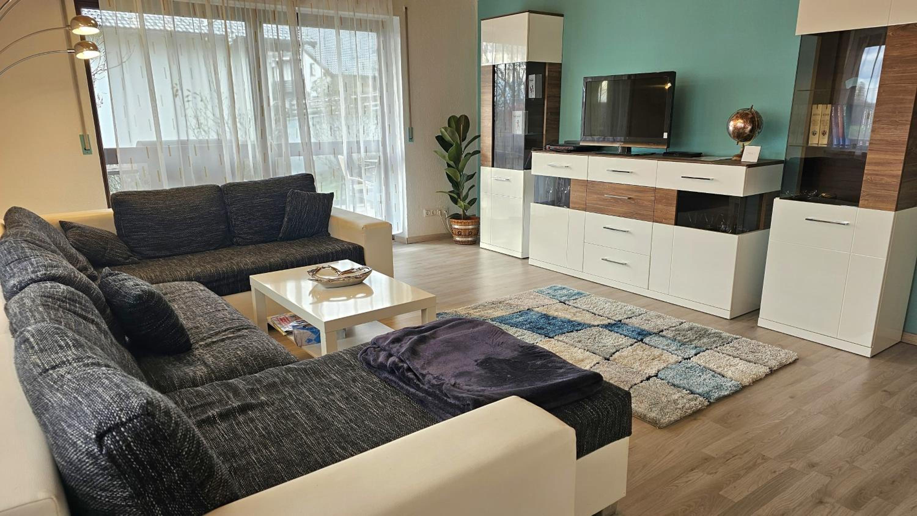 One-Bedroom Apartment with Garden photo 1