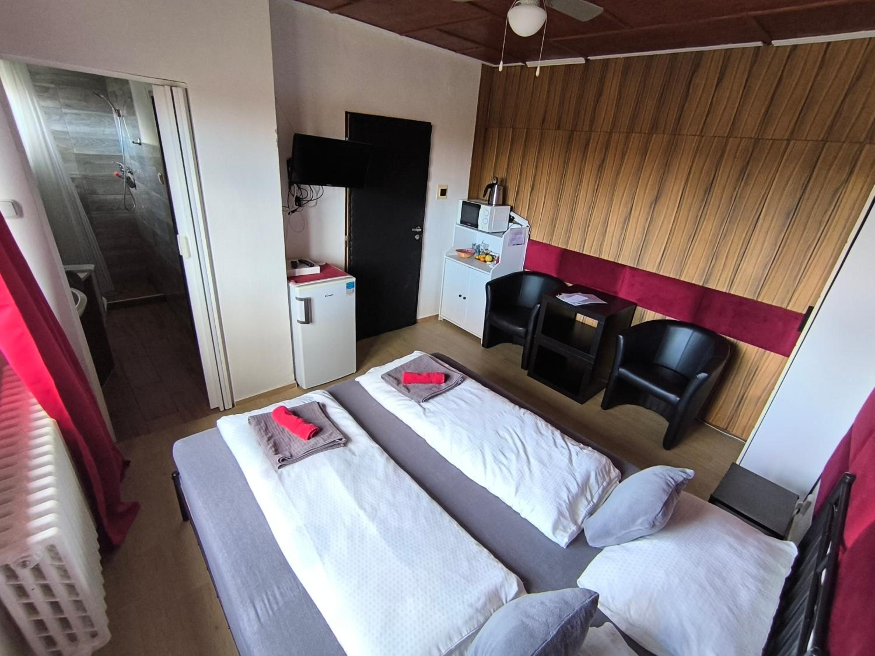 Double Room with Private Bathroom photo 3