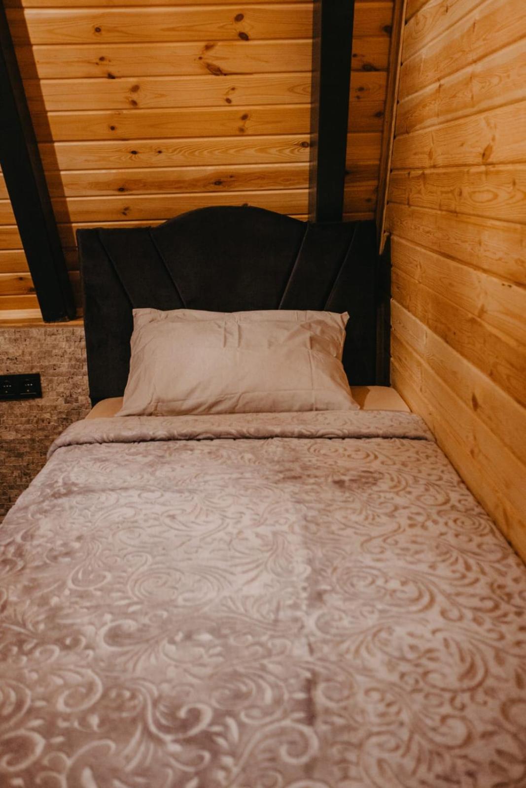 One-Bedroom House photo 1
