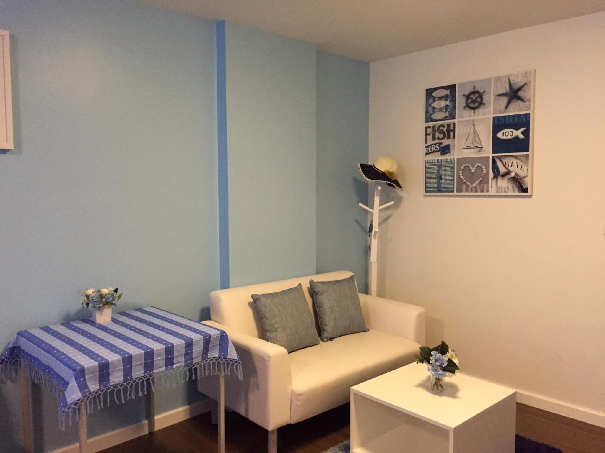 Apartment with Mountain View - Photo 2