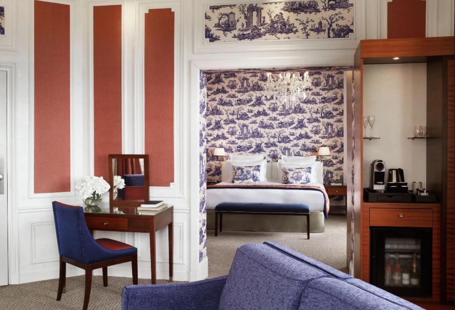 Deluxe Suite with Sea View photo 3