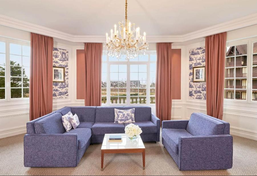 Deluxe Suite with Sea View photo 2