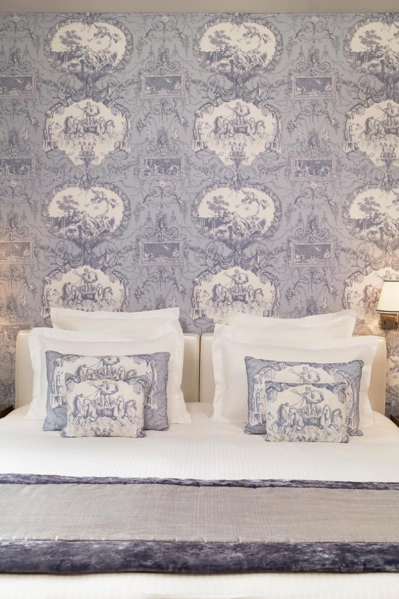 Deluxe Room with Sea View - Photo 2