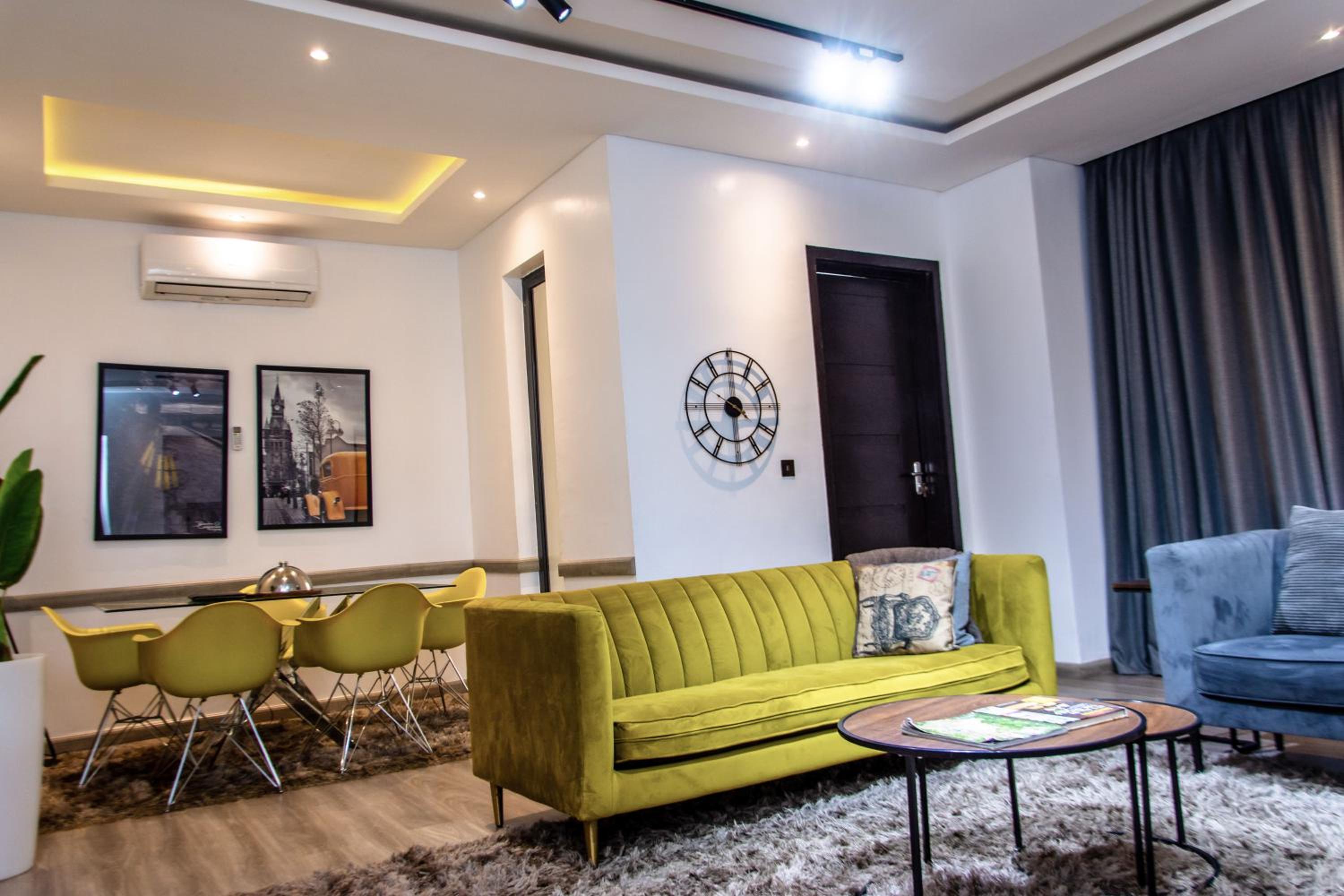 Three-Bedroom Apartment with Lake View photo 3