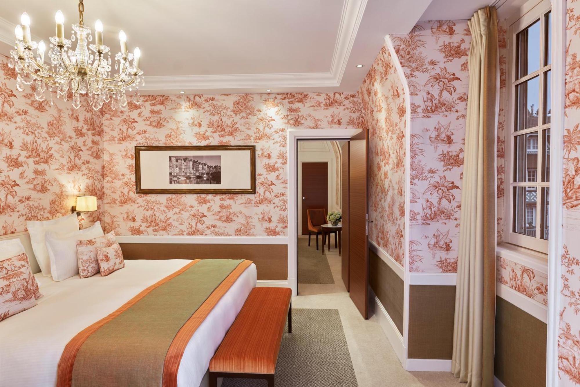 Deluxe Suite - Photo 3