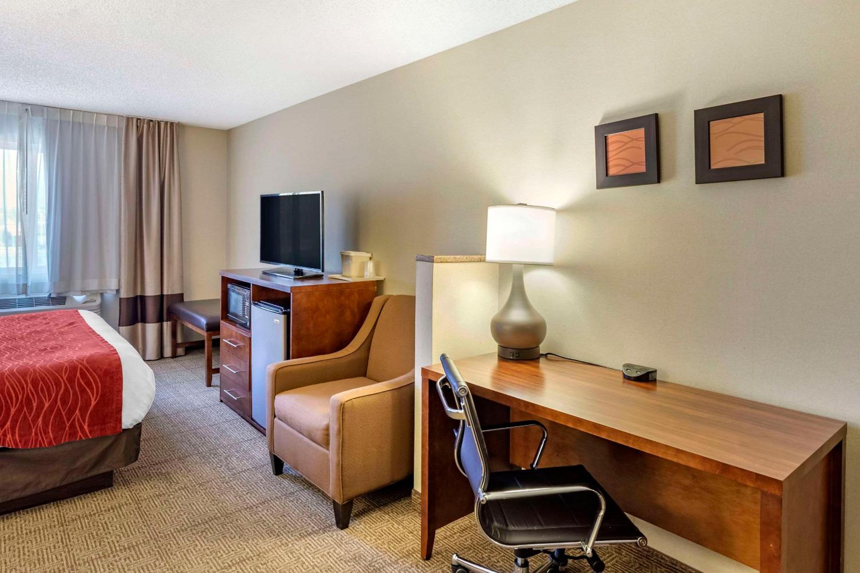 King Room - Non-Smoking - Photo 2